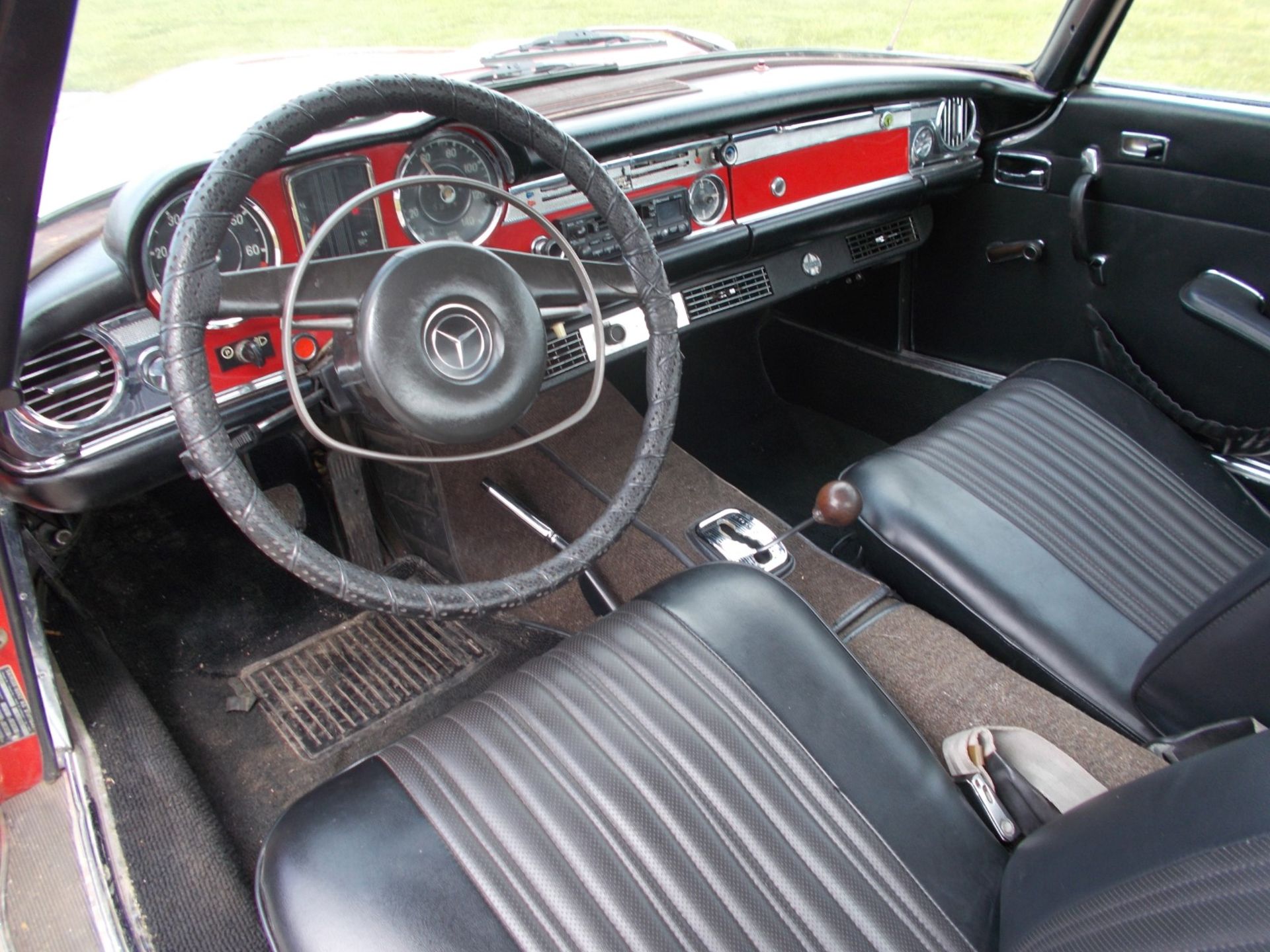 1968 (F) MERCEDES 250SL R107,2.5 LITRE PETROL AUTOMATIC, LEFT HAND DRIVE, FULLY UK REGISTERED*NO VAT - Image 35 of 38