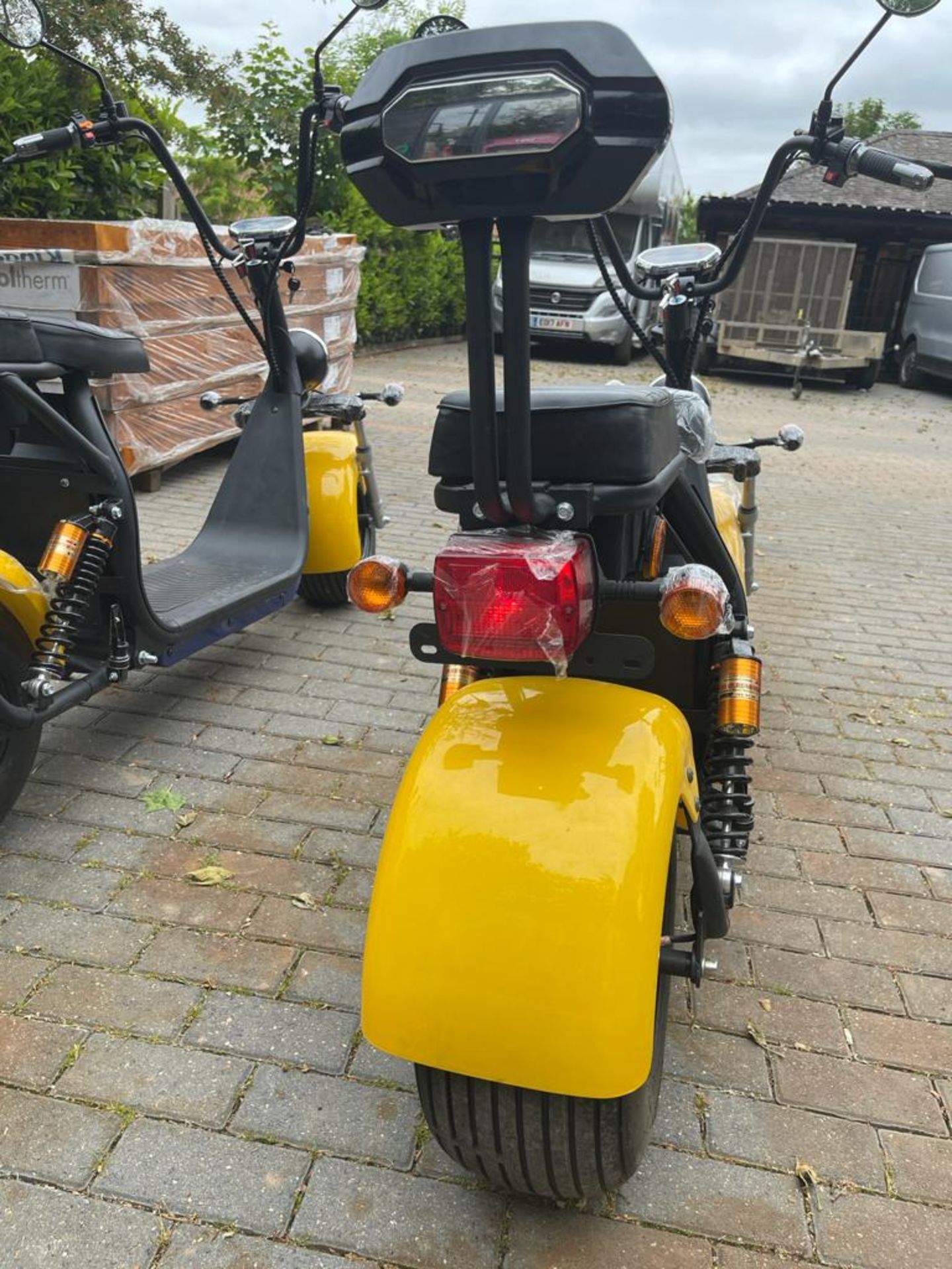 NEW ELECTRIC SCOOTER, WIDE FATBOY TYRES, 1500W 60V 45km/h, CAN BE ROAD REGISTERED *PLUS VAT* - Image 3 of 18