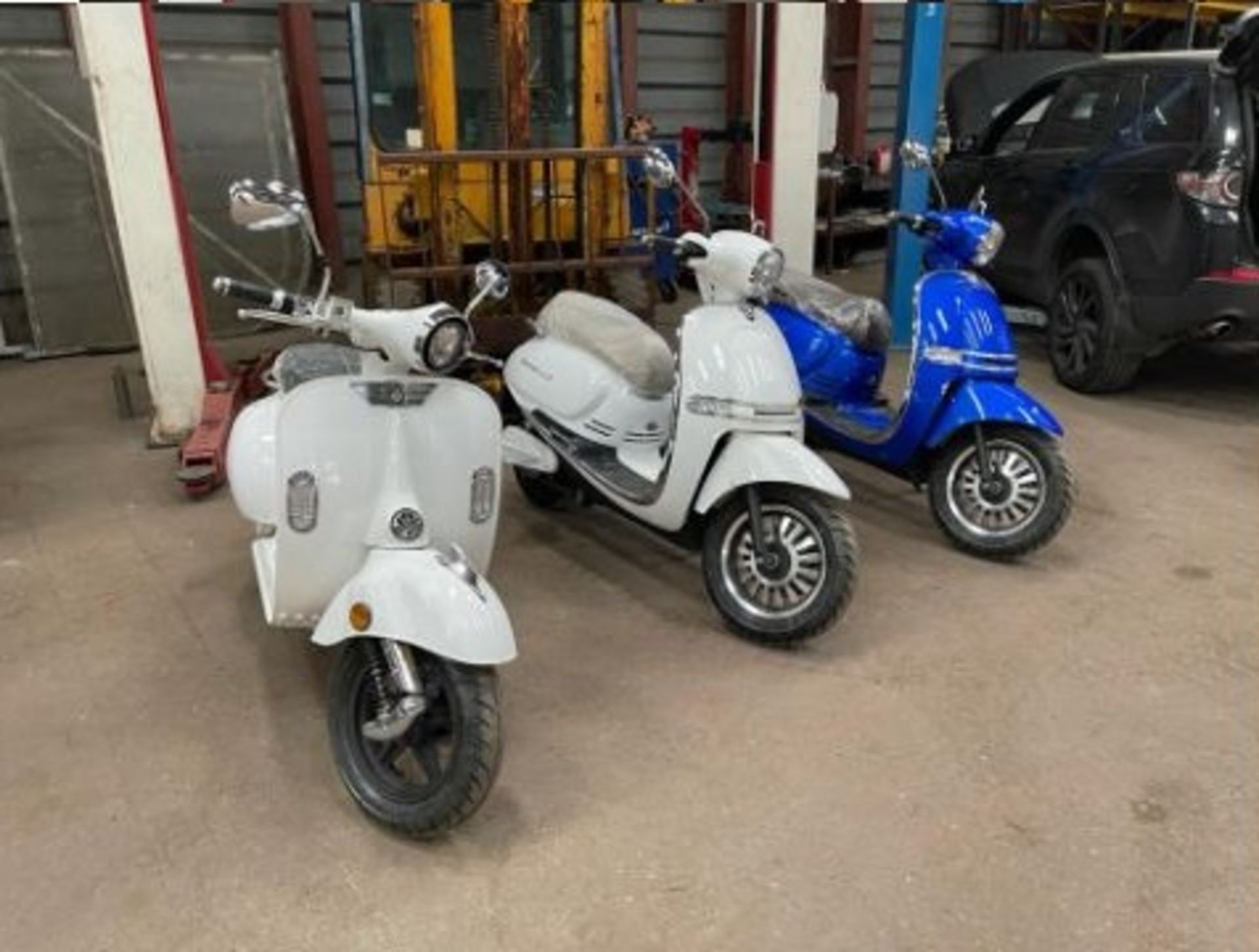2021 ROMA WHITE ELECTRIC RETRO STYLE SCOOTER, 3000W, *PLUS VAT* - Image 10 of 19