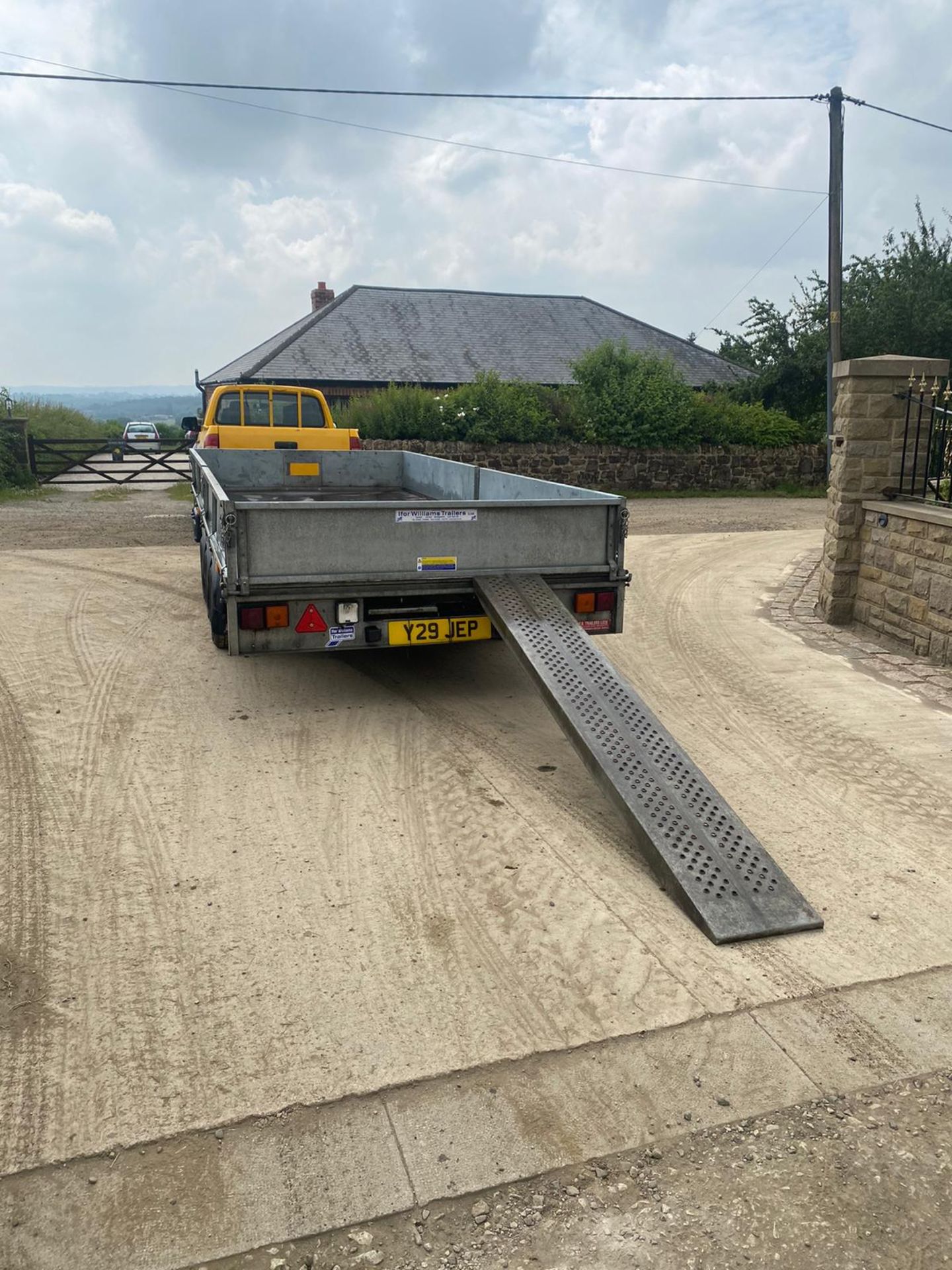 2019 16FT TRI-AXLE IFOR WILLIAMS FLATBED TRAILER, BOUGHT NEW IN JANUARY 2020, GOOD TYRES *NO VAT* - Image 4 of 7