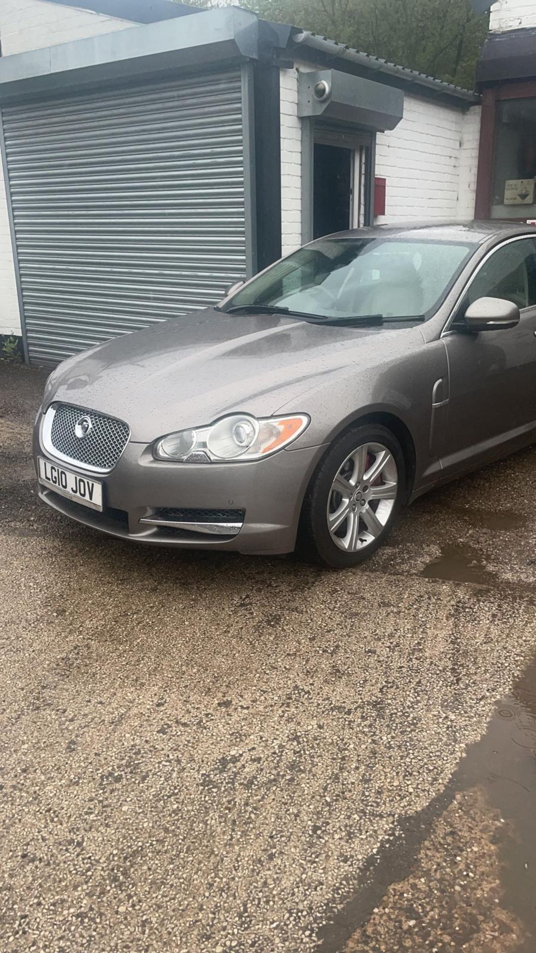 2010 JAGUAR XF LUXURY V6 AUTO GREY 4 DOOR SALOON, SHOWING 71,839 MILES *NO VAT* - Image 2 of 10