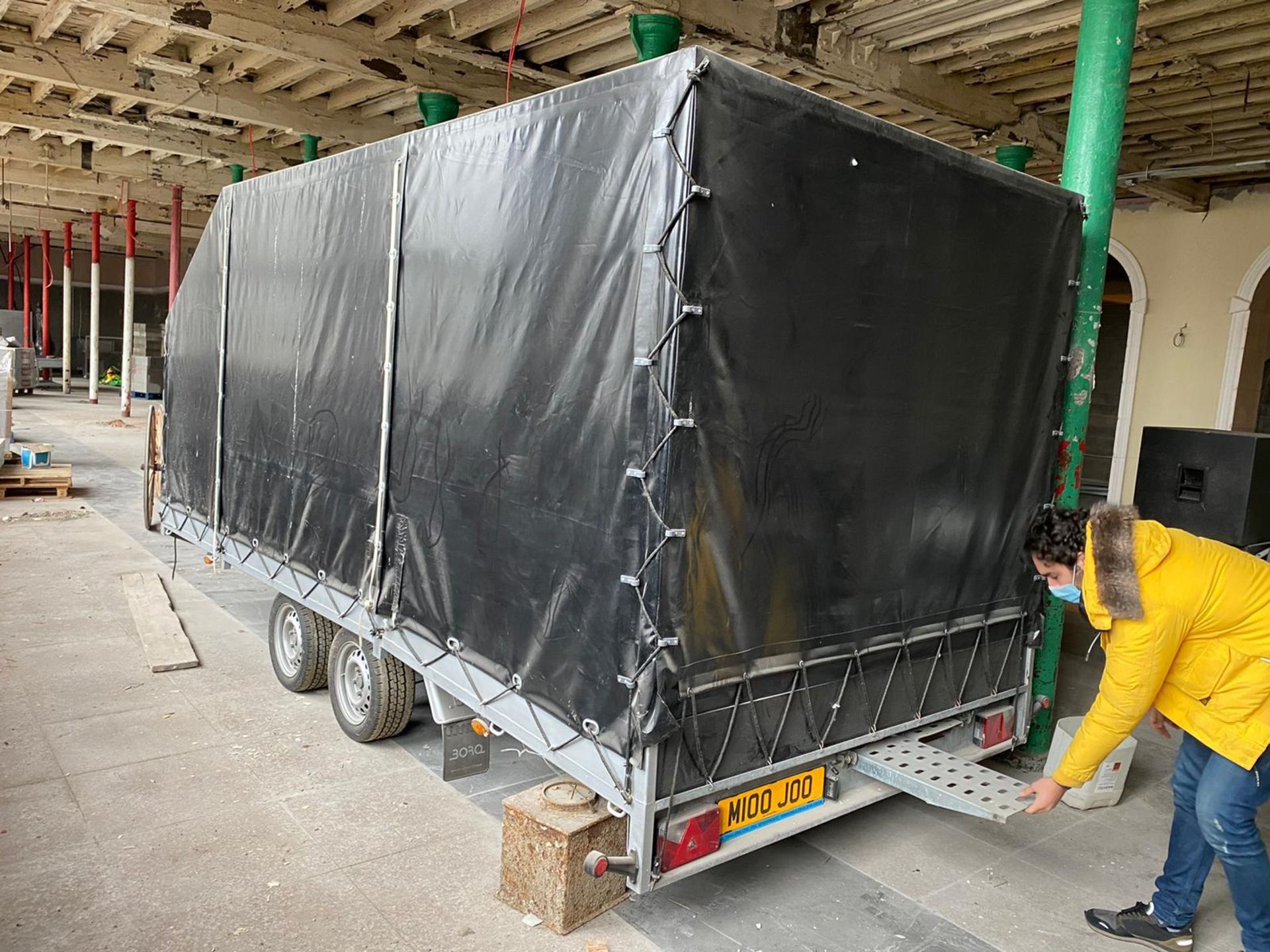 2019 Enclsosed car trailer been used for track day transporting our Lamborghini Gallardo to track - Image 4 of 8