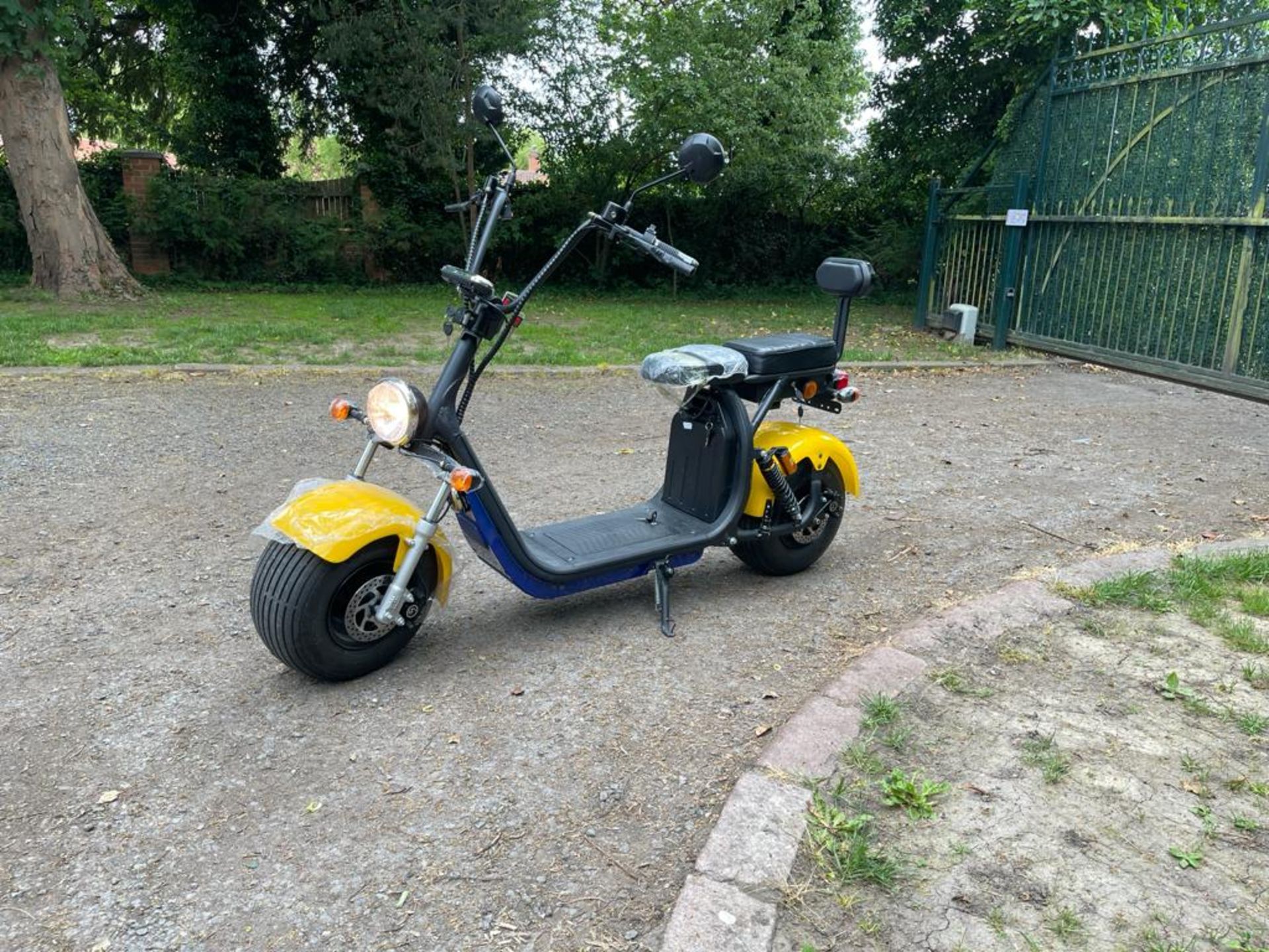 NEW ELECTRIC SCOOTER, WIDE FATBOY TYRES, 1500W 60V 45km/h, CAN BE ROAD REGISTERED *PLUS VAT* - Image 2 of 18