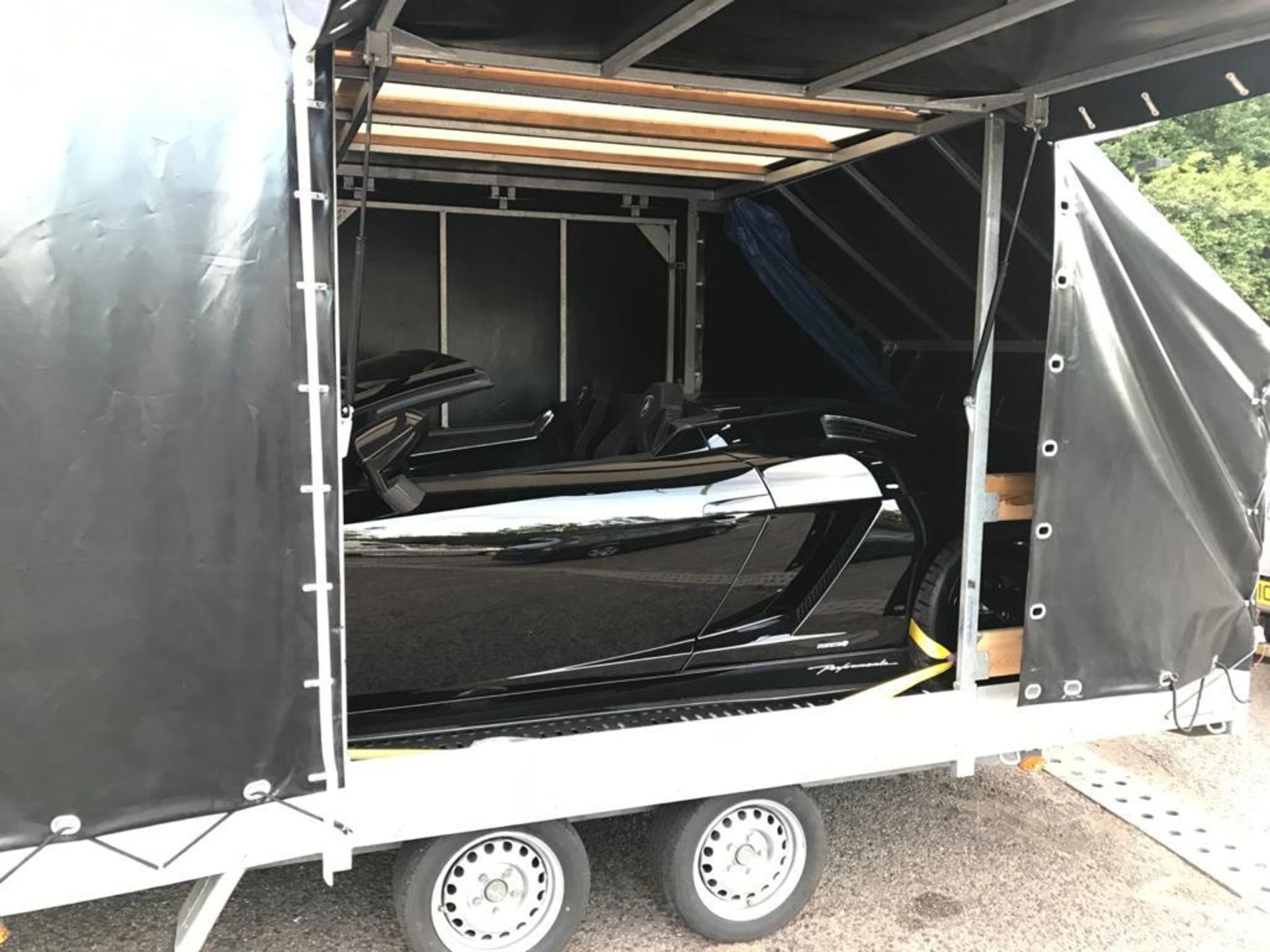 2019 Enclsosed car trailer been used for track day transporting our Lamborghini Gallardo to track - Image 2 of 8