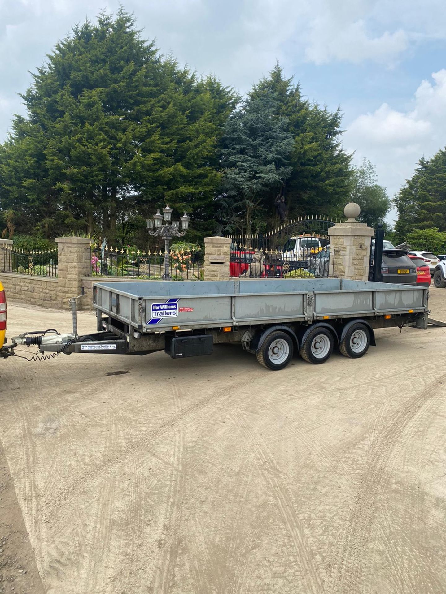 2019 16FT TRI-AXLE IFOR WILLIAMS FLATBED TRAILER, BOUGHT NEW IN JANUARY 2020, GOOD TYRES *NO VAT* - Image 2 of 7