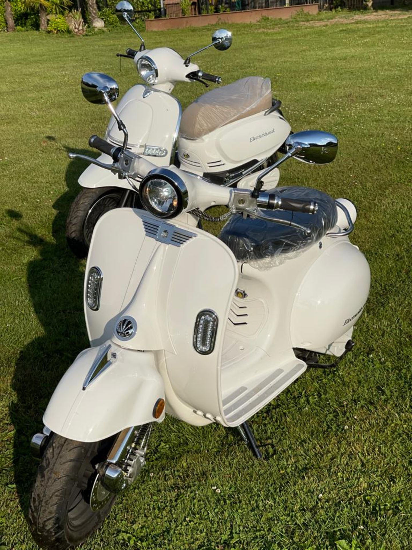 2021 ROMA WHITE ELECTRIC RETRO STYLE SCOOTER, 3000W, *PLUS VAT* - Image 5 of 19