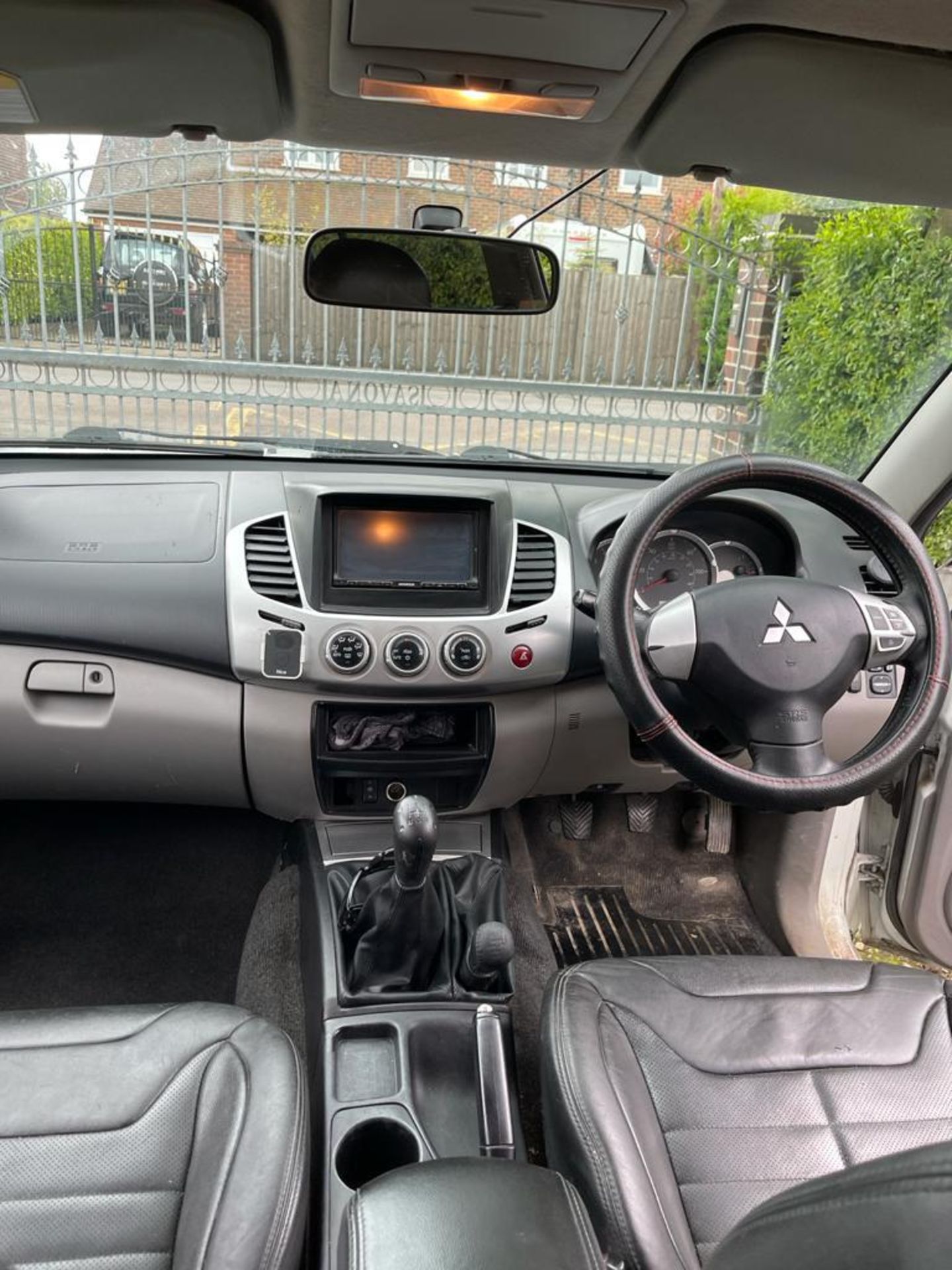 2011 MITSUBISHI L200 BARBARIAN LB DCB DI-D 4X4 WHITE PICK-UP, SHOWING 187K MILES *NO VAT* - Image 14 of 17