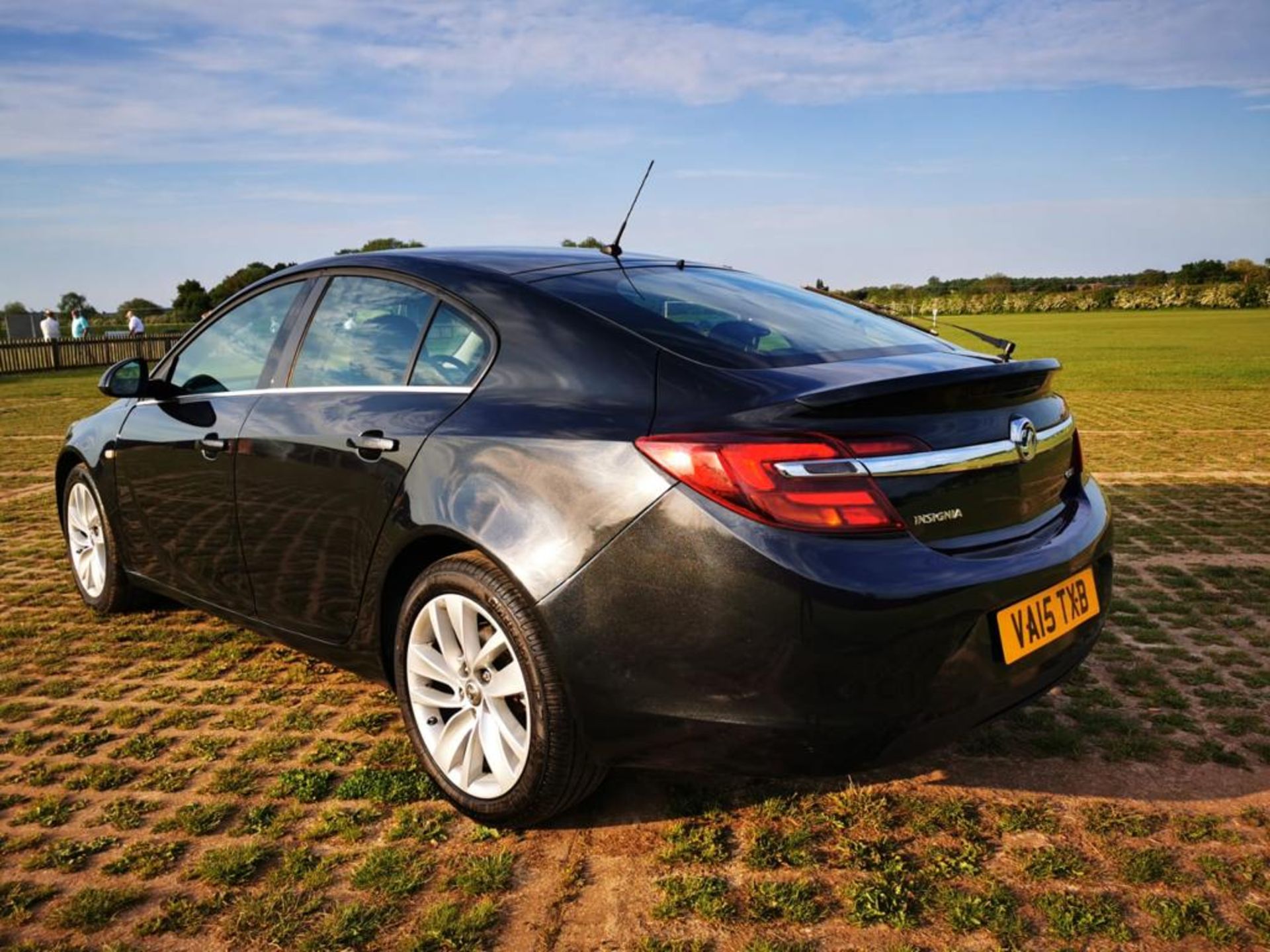 2015 VAUXHALL INSIGNIA DESIGN CDTI ECO S/S BLACK 5 DOOR HATCHBACK, 2.0 DIESEL ENGINE *NO VAT* - Image 8 of 18