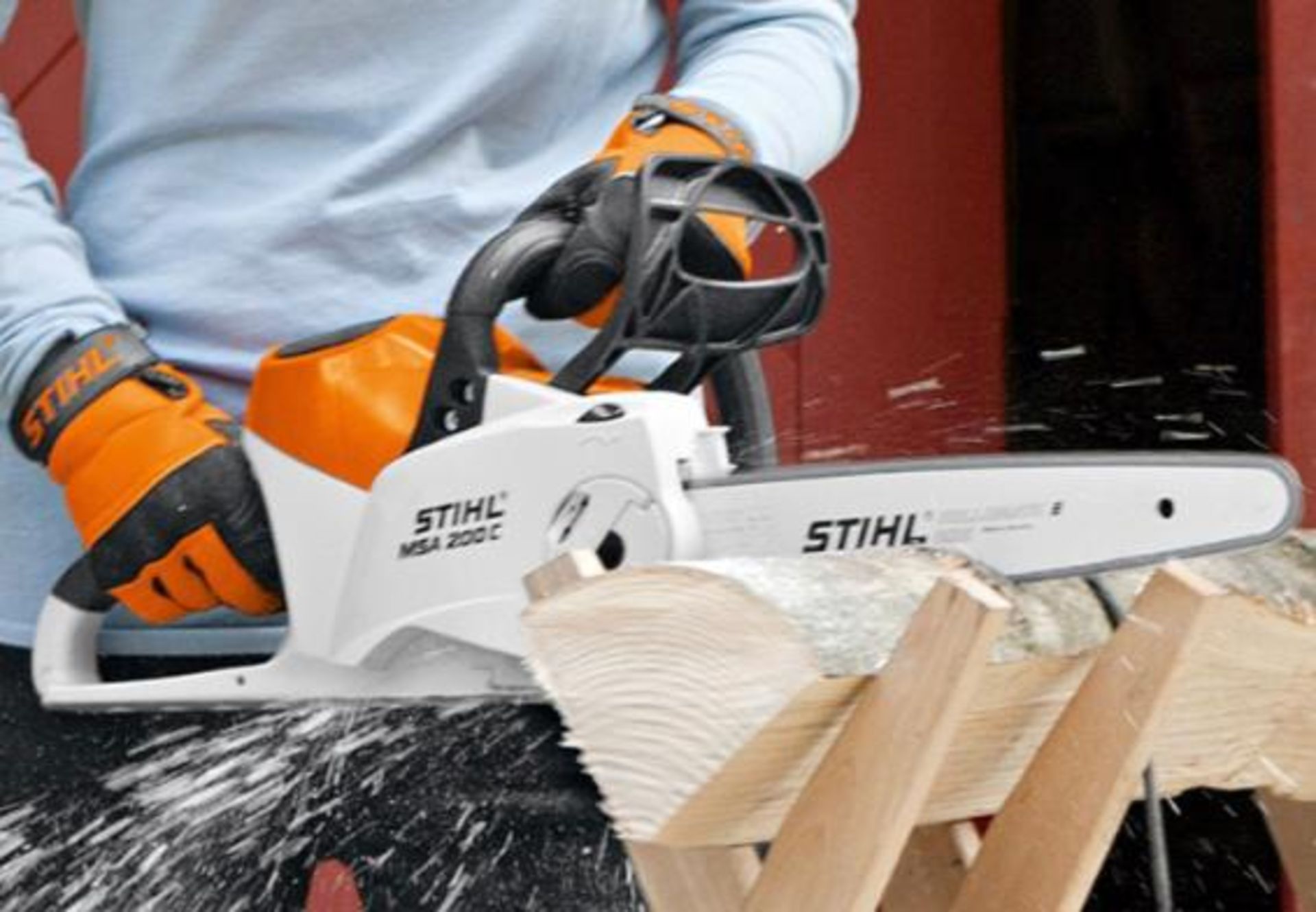 NEW AND UNUSED STIHL MSA 200C BATTERY OPERATED CORDLESS CHAINSAW, 14" BAR AND CHAIN *NO VAT* - Image 3 of 3