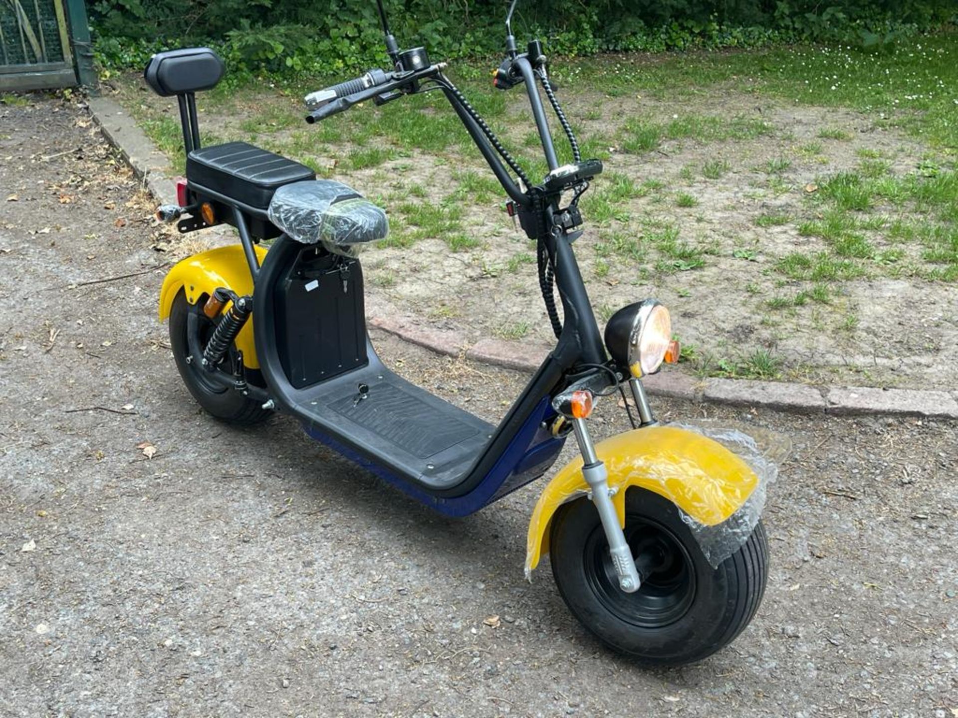 NEW ELECTRIC SCOOTER, WIDE FATBOY TYRES, 1500W 60V 45km/h, CAN BE ROAD REGISTERED *PLUS VAT* - Image 2 of 18