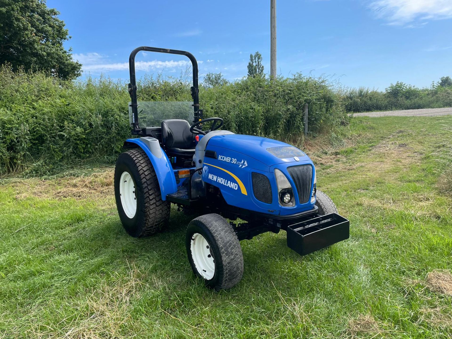 2018 NEW HOLLAND BOOMER 30 COMPACT TRACTOR, RUNS AND DRIVES, SHOWING A LOW 975 HOURS *PLUS VAT* - Image 2 of 9