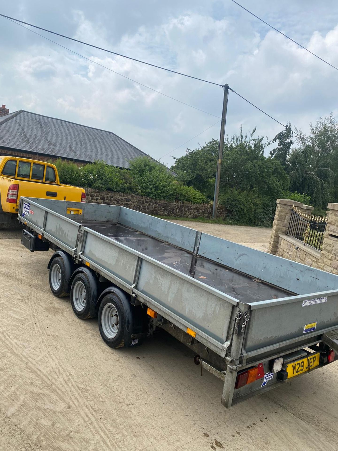 2019 16FT TRI-AXLE IFOR WILLIAMS FLATBED TRAILER, BOUGHT NEW IN JANUARY 2020, GOOD TYRES *NO VAT* - Image 3 of 7