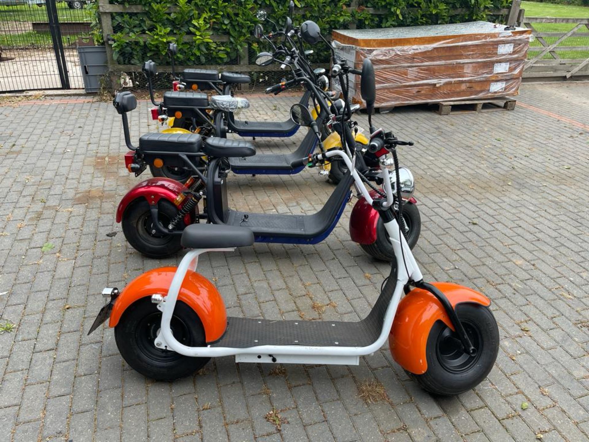 NEW ELECTRIC SCOOTER, WIDE FATBOY TYRES, 1500W 60V 45km/h, CAN BE ROAD REGISTERED *PLUS VAT* - Image 12 of 18