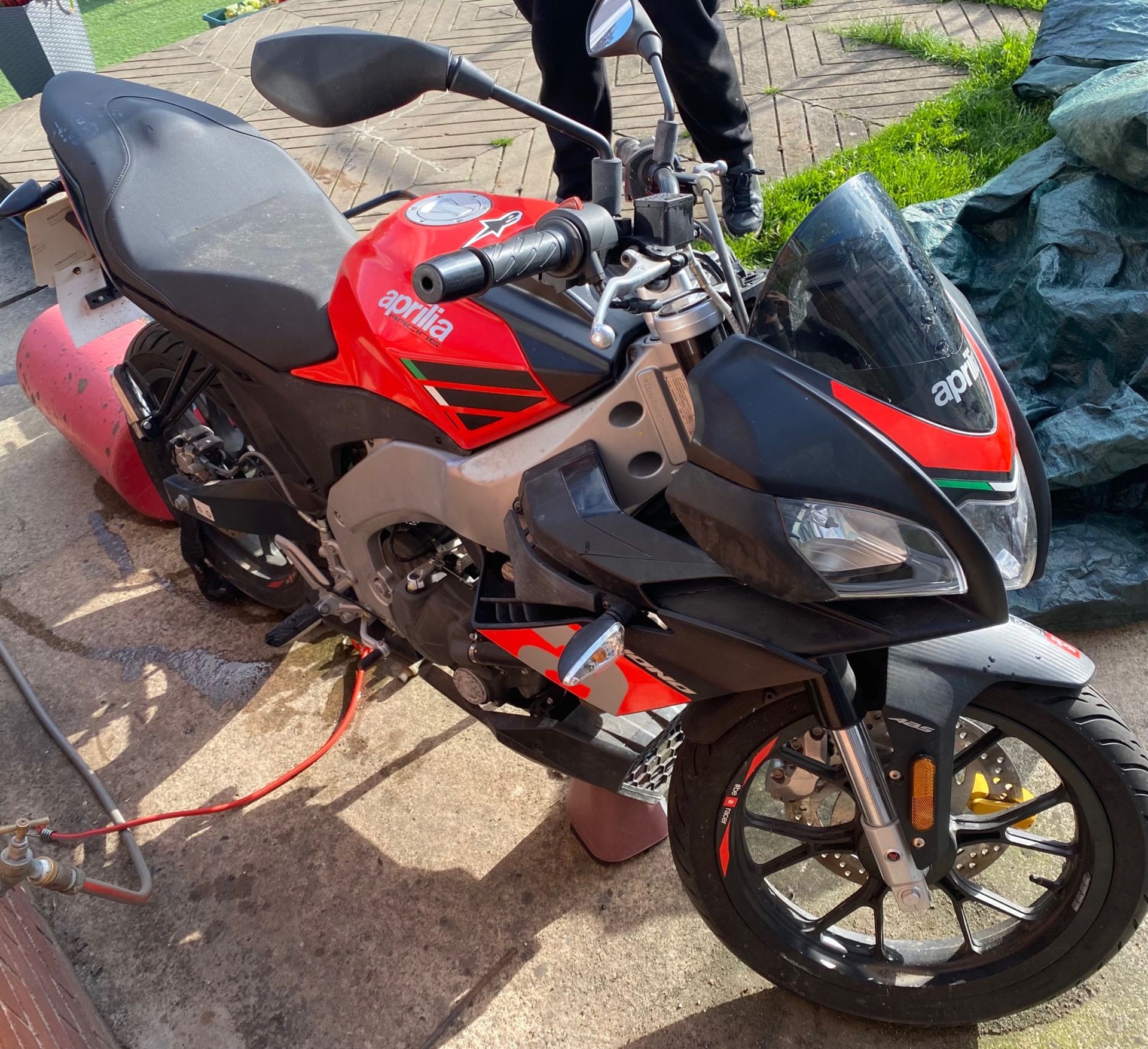 2018 APRILIA TUONO RED MOTORCYCLE, 125CC PETROL ENGINE, LOW MILEAGE - LESS THAN 500 MILES *NO VAT* - Image 3 of 3