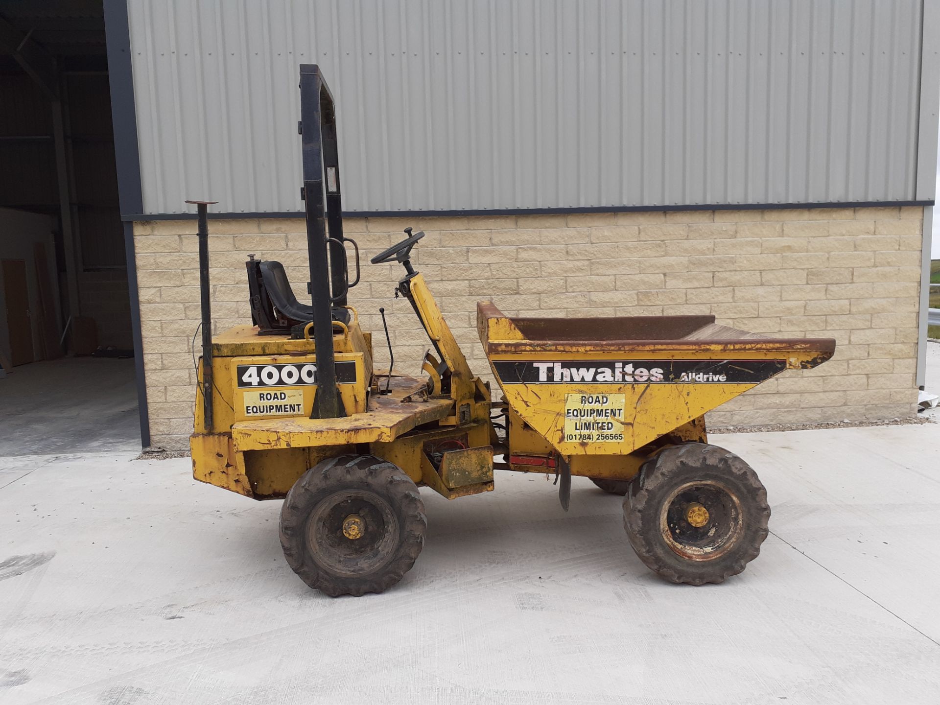 THWAITES 2 TONNE DUMPER, STARTS DRIVES TIPS, CHASSIS PLATE SHOWS 1998, WAS ROAD REGISTERED IN 2001