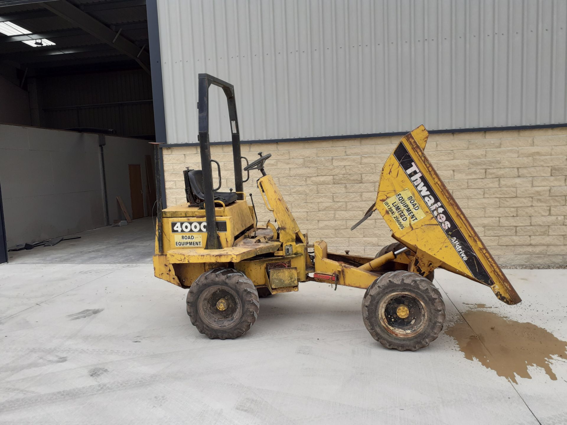 THWAITES 2 TONNE DUMPER, STARTS DRIVES TIPS, CHASSIS PLATE SHOWS 1998, WAS ROAD REGISTERED IN 2001 - Image 5 of 5