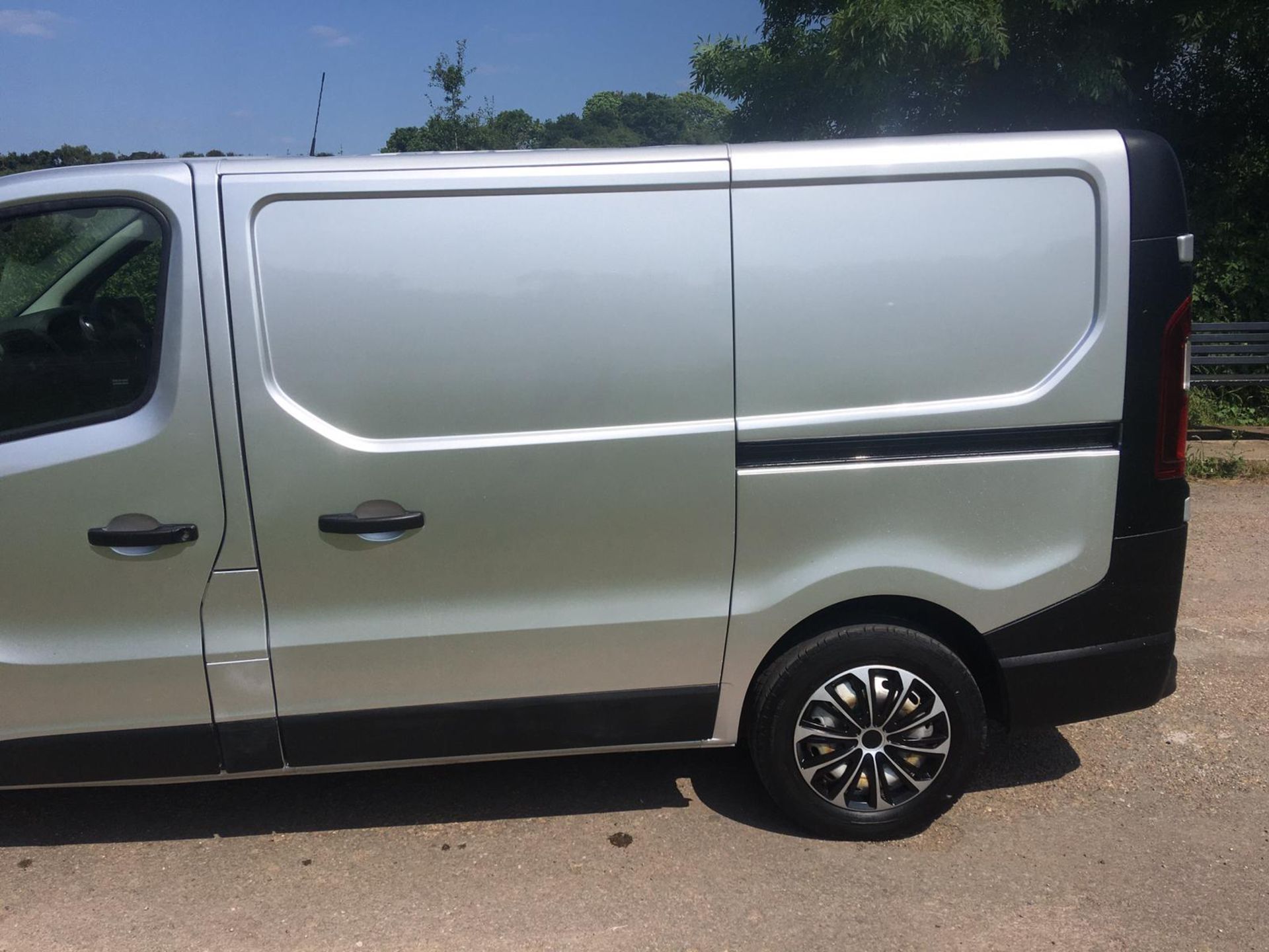 2019 VAUXHALL VIVARO 2700 CDTI S/S SILVER PANEL VAN, 1.6 DIESEL ENGINE, 54,566 MILES *NO VAT* - Image 5 of 21