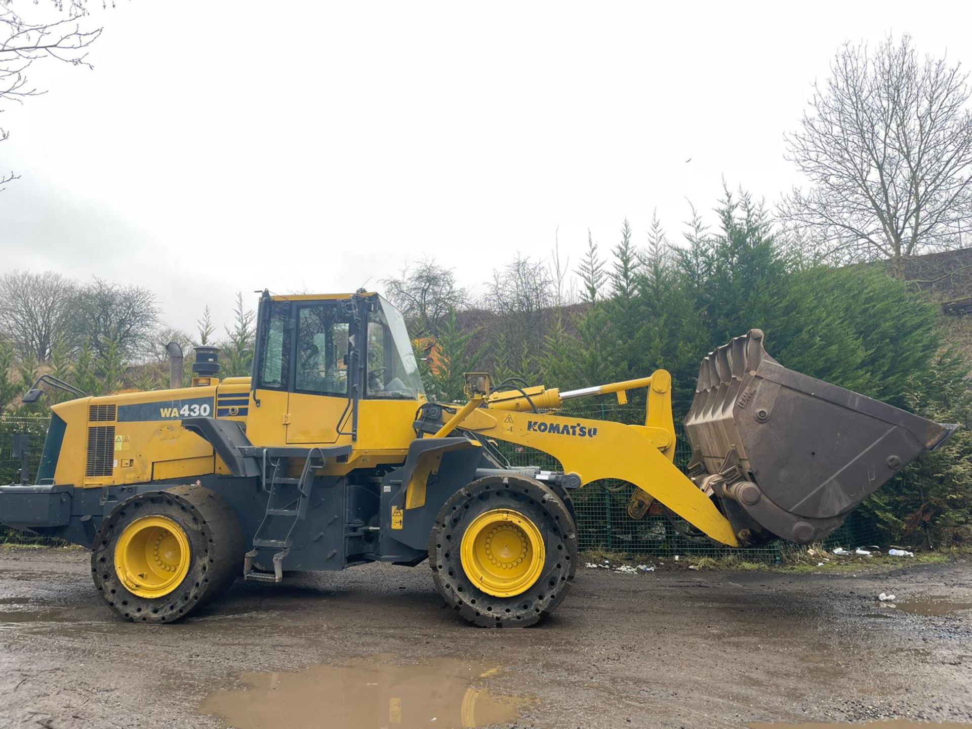 KOMATSU WA430 LOADING SHOVEL, HIGH TIP BUCKET, AUTO GREASING, SOLID TYRES, YEAR 2009 *PLUS VAT*