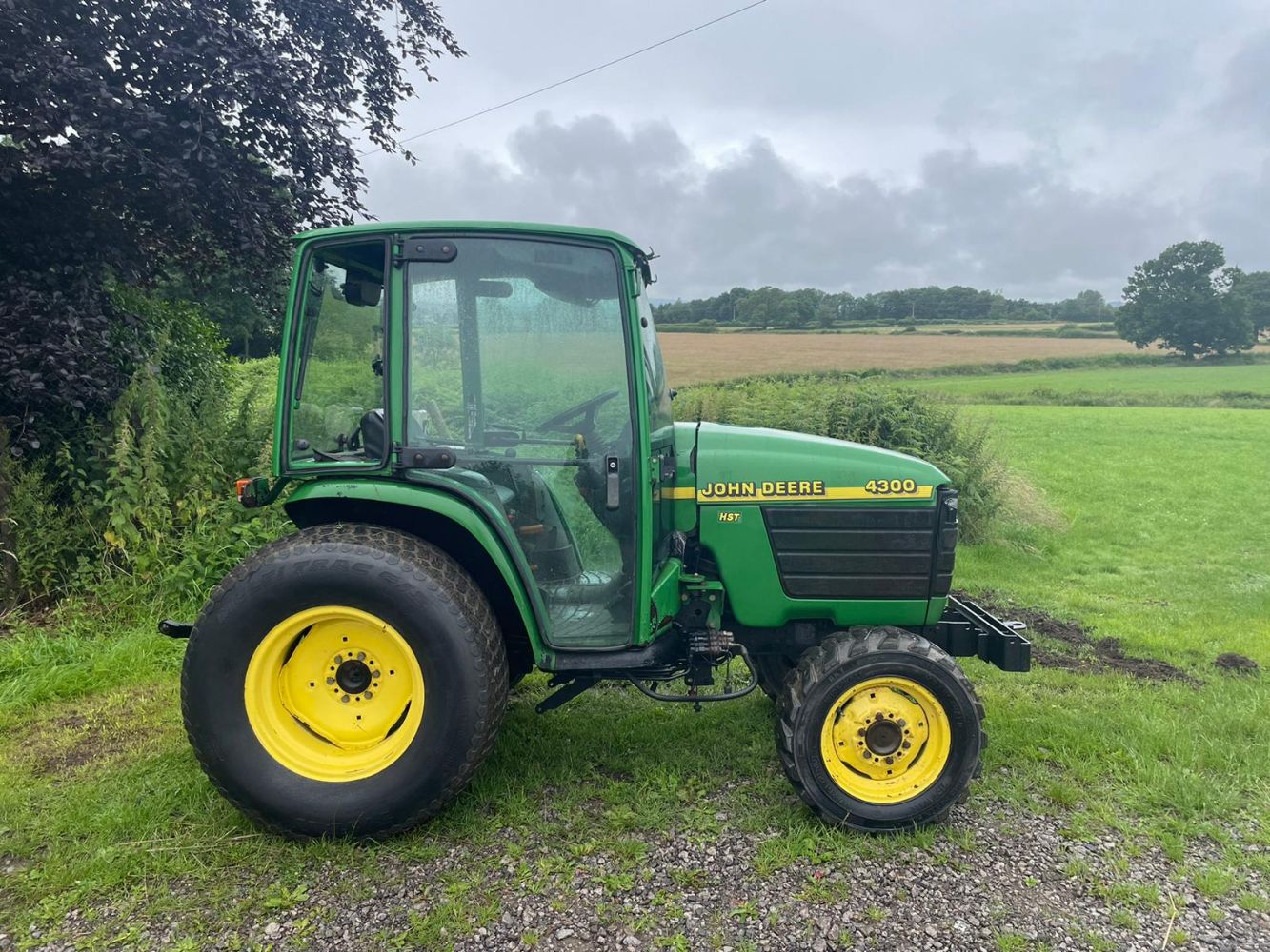 JOHN DEERE 4300 HST TRACTOR, BRAND NEW STIHL LEAF BLOWER, FMG LOG HARVESTER, NEW & UNUSED FINGER GRAB, HORSEBOX ALL ENDING FROM 7PM TUESDAY!