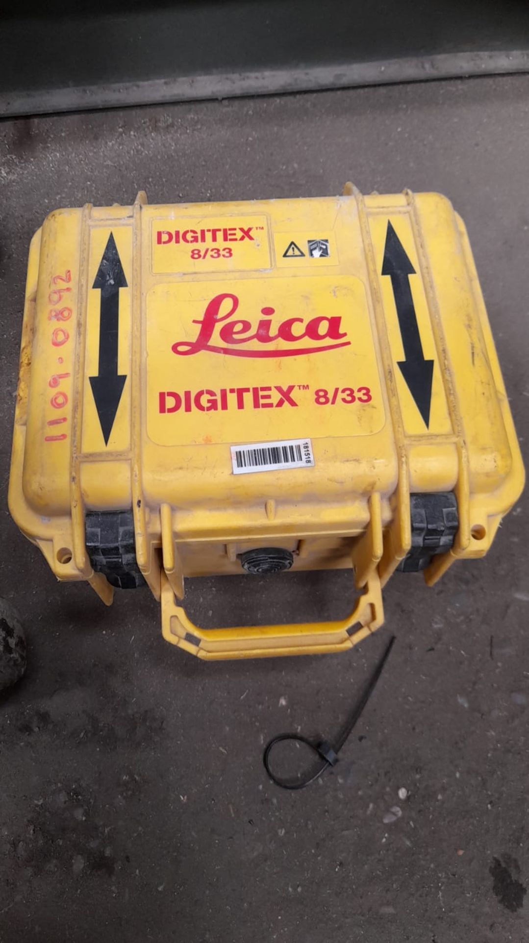 LEICA DIGITEX 8/33 SIGNAL GENERATOR, APPEARS TO BE WORKING *PLUS VAT*