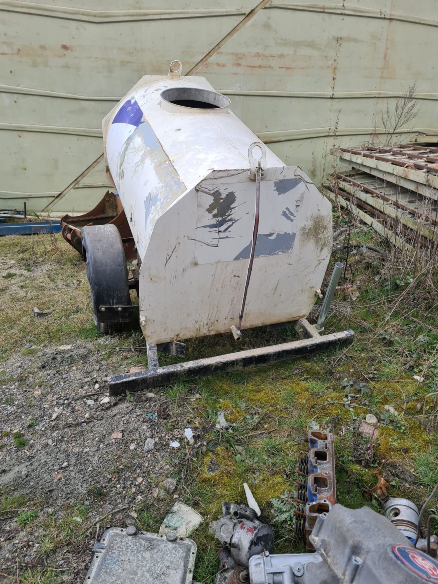 1000 LITRE GALVANISED WATER BOWSER WITH SPRINGS AND BRAKES TRAILER *PLUS VAT* - Image 4 of 4