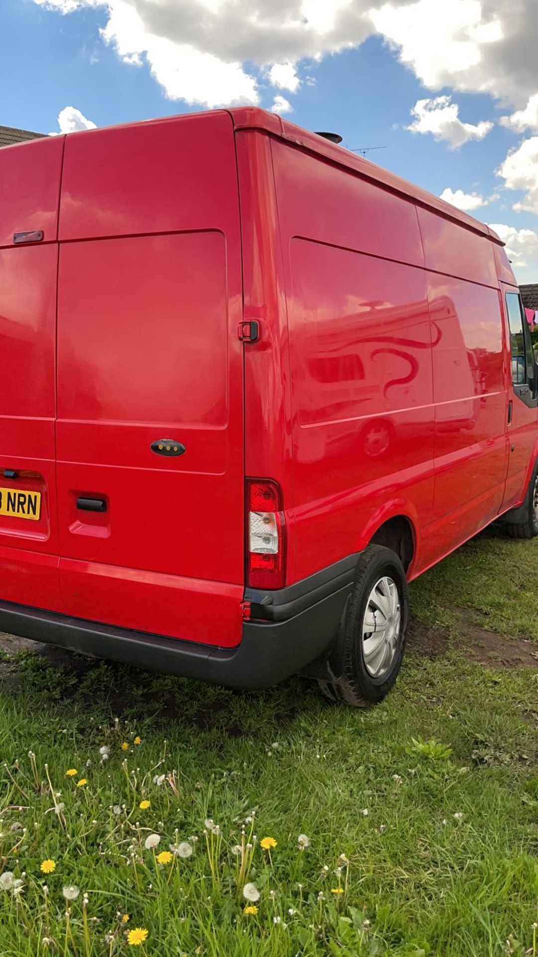 2014 FORD TRANSIT 125 T350 FWD RED PANEL VAN, SHOWING 135,726 MILES, 2.2 DIESEL ENGINE *NO VAT* - Image 6 of 14