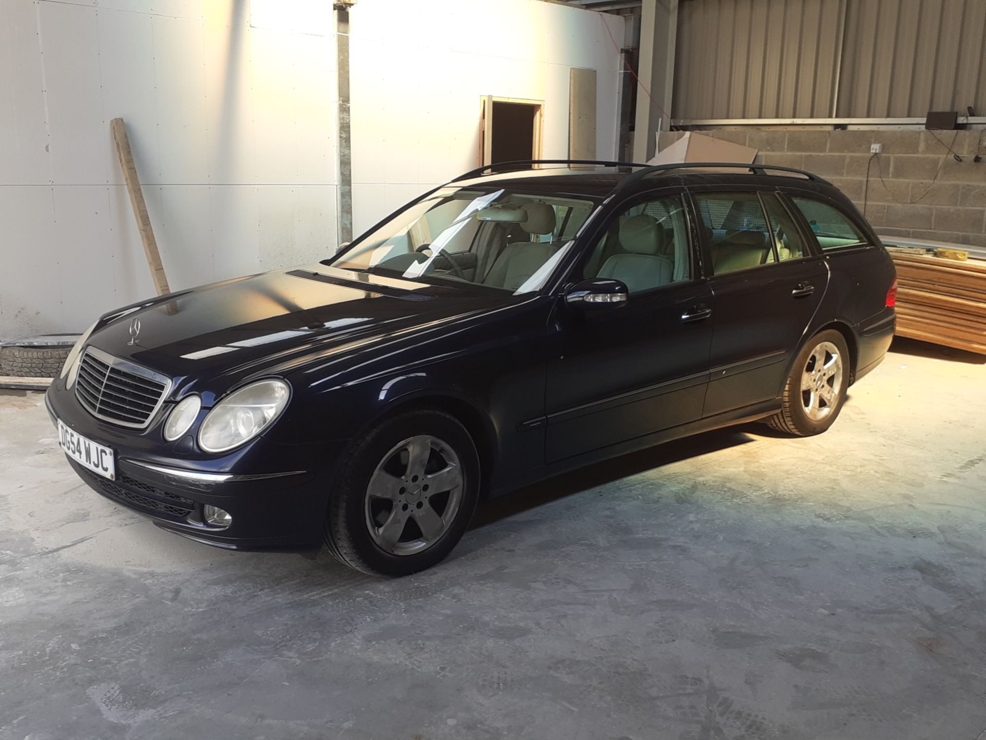 2004 MERCEDES E240 AVANTGARDE BLUE ESTATE, SHOWING 124,000 MILES, 2597CC PETROL ENGINE *NO VAT* - Image 3 of 10