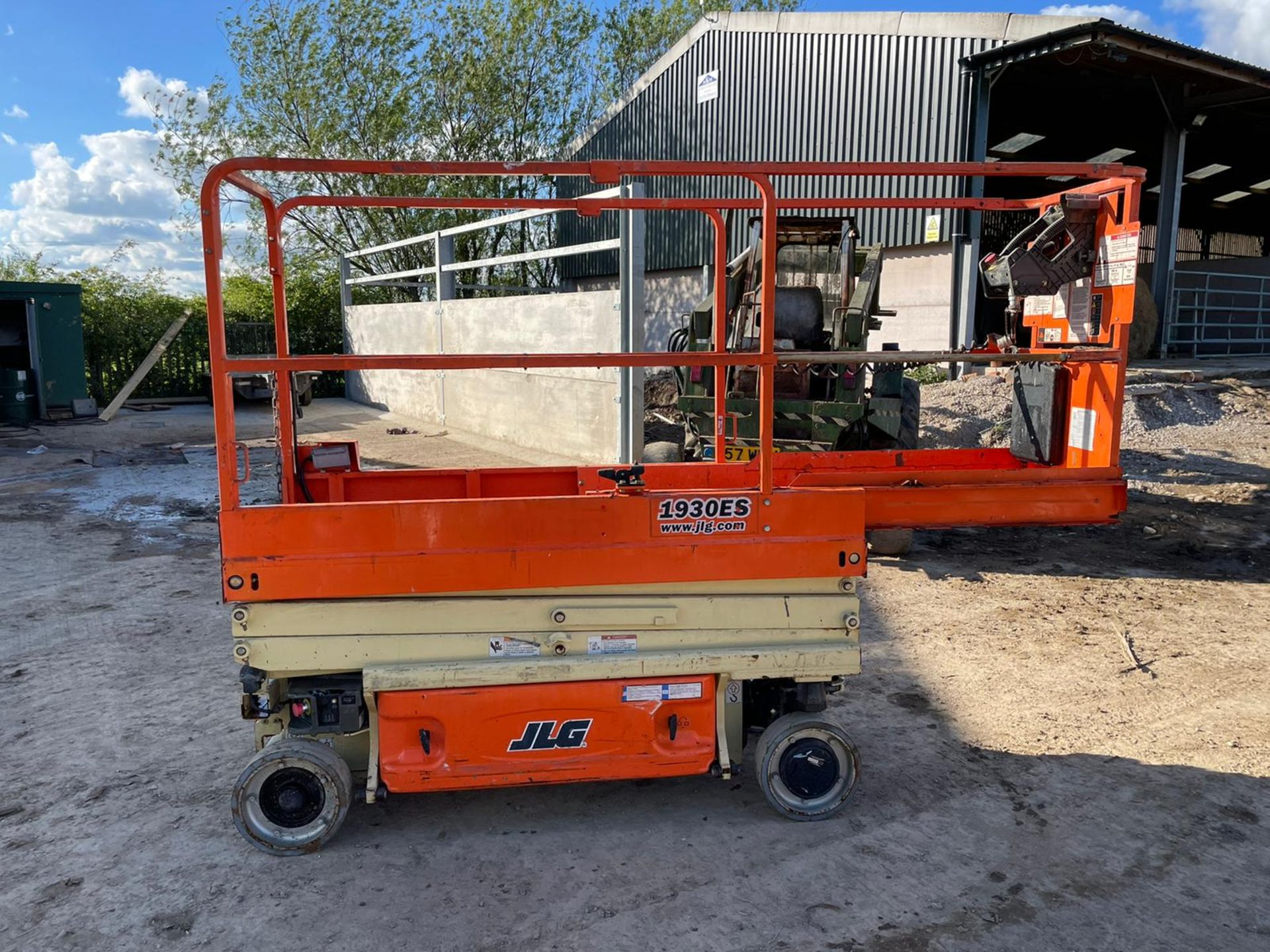 2016 JLG 1930ES ELECTRIC SCISSOR LIFT, DRIVES AND LIFTS, SHOWING A LOW 210 HOURS *PLUS VAT* - Image 3 of 8