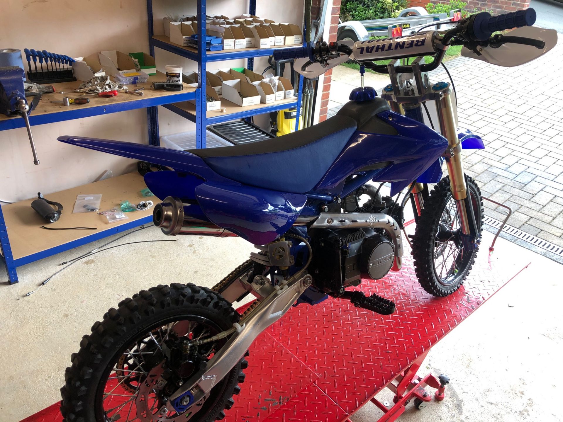 MOTO MADNESS DIRT BIKE 125 PIT BIKE, HAS RECENTLY BEEN REBUILT, ENGINE SERVICED *NO VAT* - Image 5 of 11