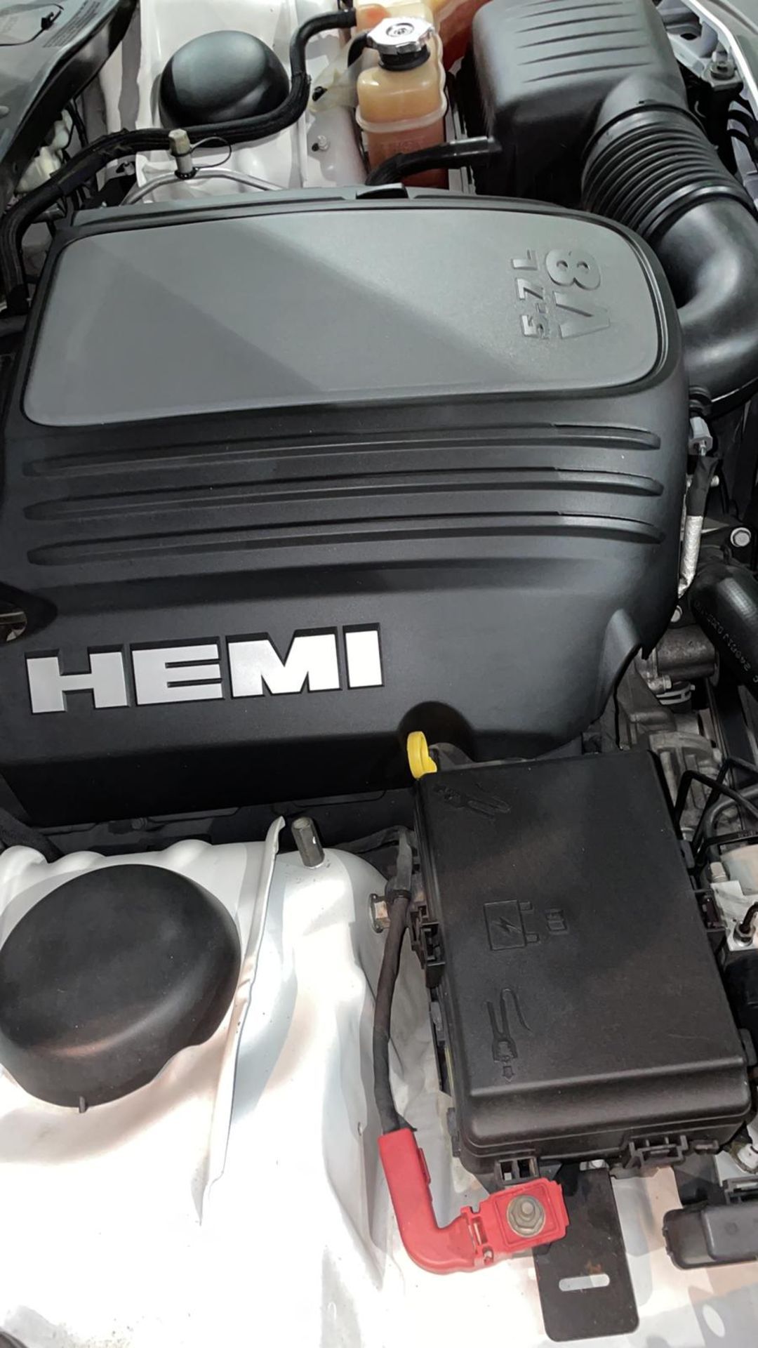 2015 CHRYSLER 300 HEMI 44,000KM - SOLD WITH MOT AND NOVA *PLUS VAT* - Image 12 of 17