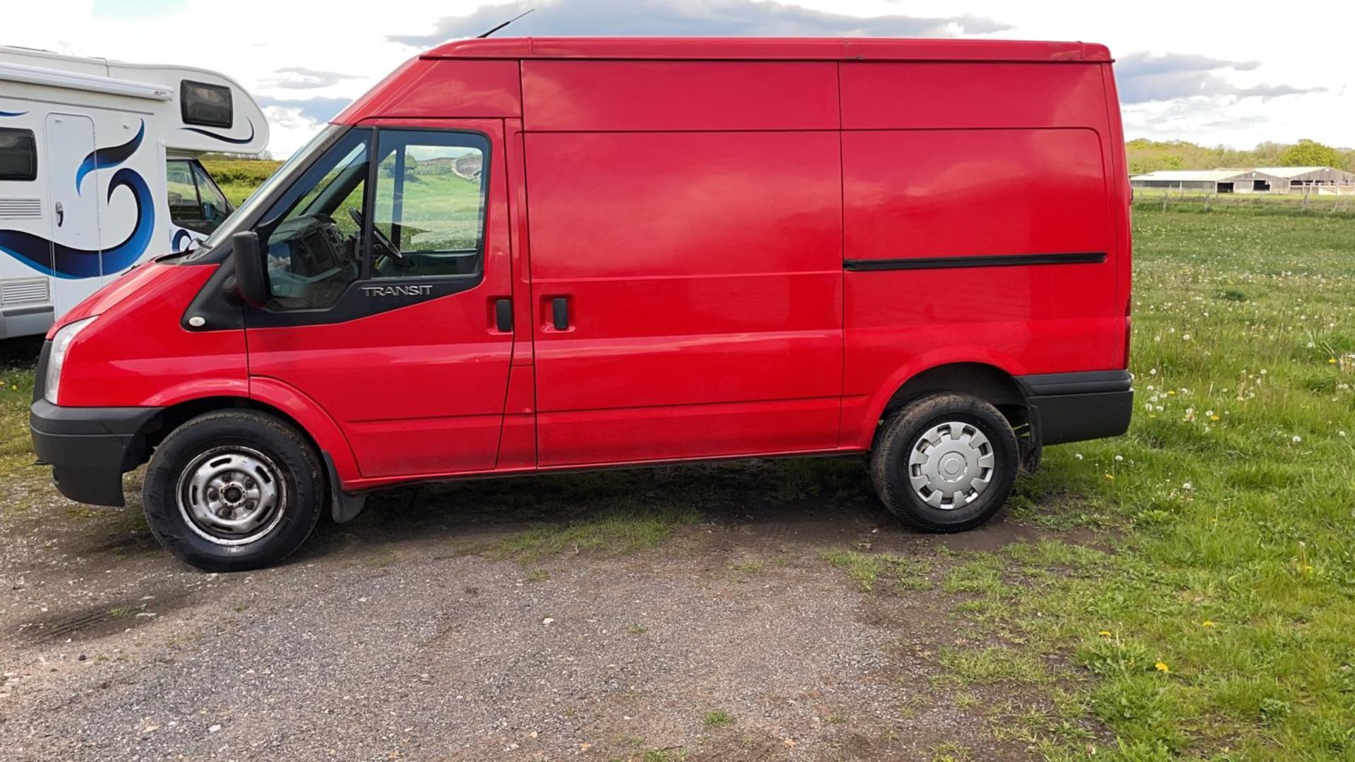 2014 FORD TRANSIT 125 T350 FWD RED PANEL VAN, SHOWING 135,726 MILES, 2.2 DIESEL ENGINE *NO VAT*