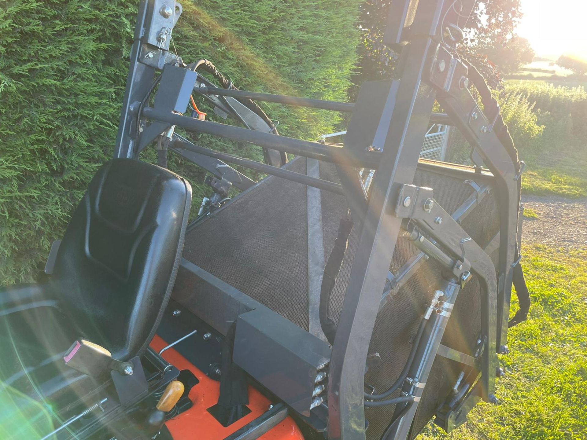 2015 KUBOTA G23-II HIGH TIP RIDE ON MOWER, RUNS DRIVES CUTS COLLECTS WELL, A LOW 533 HOURS*PLUS VAT - Image 13 of 19