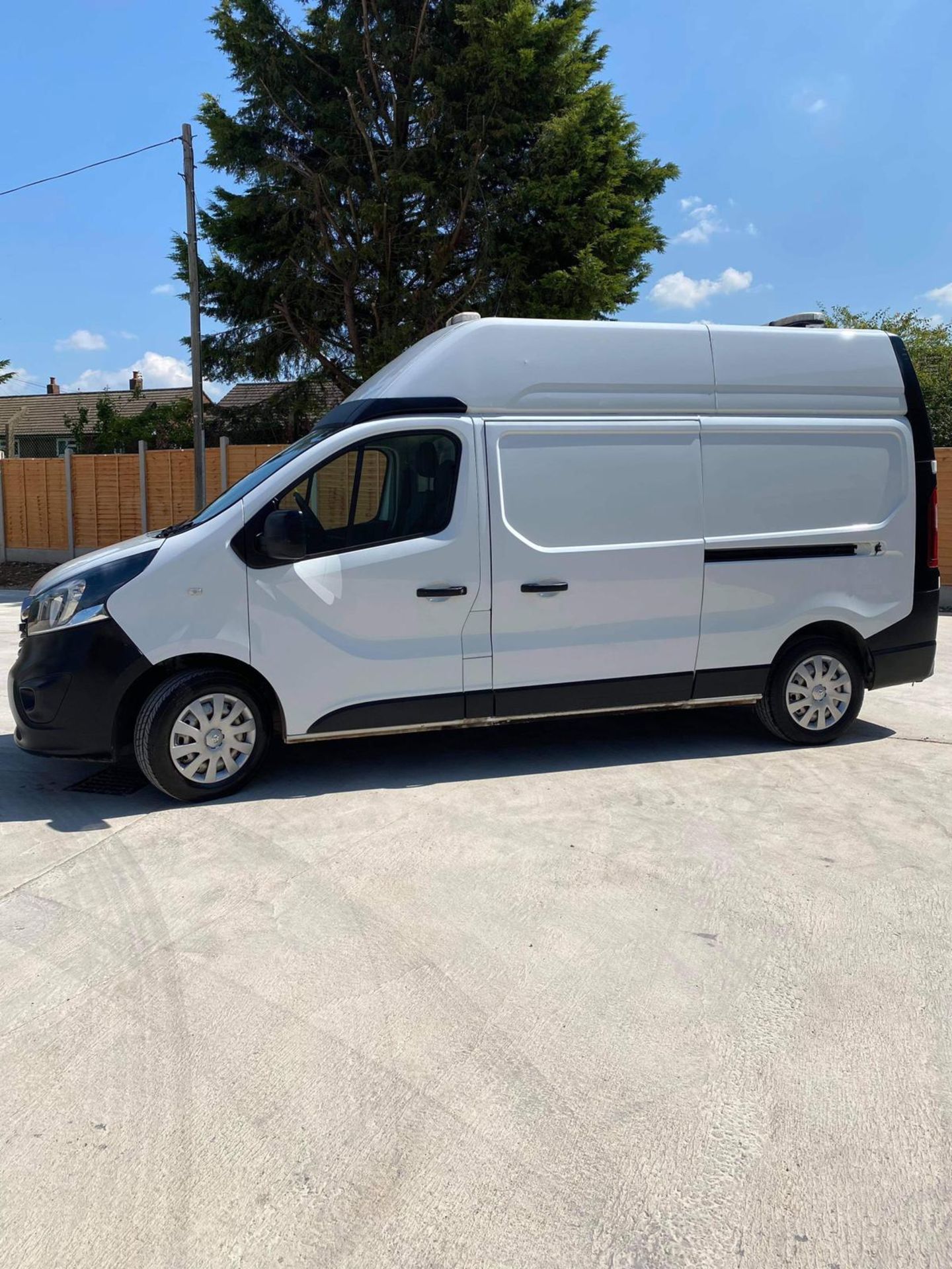 2015 VAUXHALL VIVARO 2900 BT PV CDTI ECO S/S WHITE PANEL VAN, 1.6 DIESEL, 94,605 MILES *PLUS VAT* - Image 4 of 9