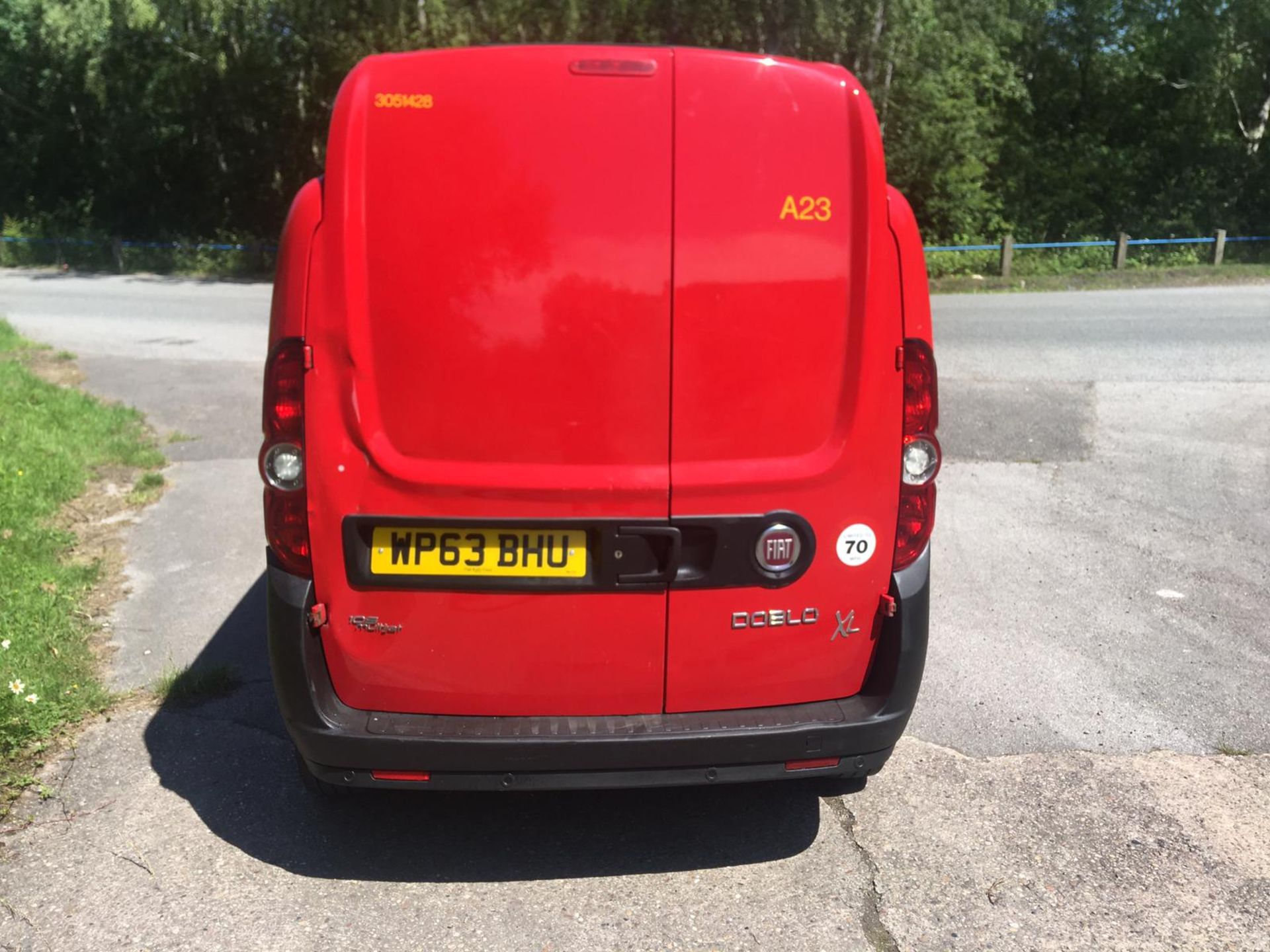 2013 FIAT DOBLO 16V XL MULTIJET LWB RED PANEL VAN, 1.6 DIESEL, SHOWING 41,860 MILES *NO VAT* - Image 6 of 22