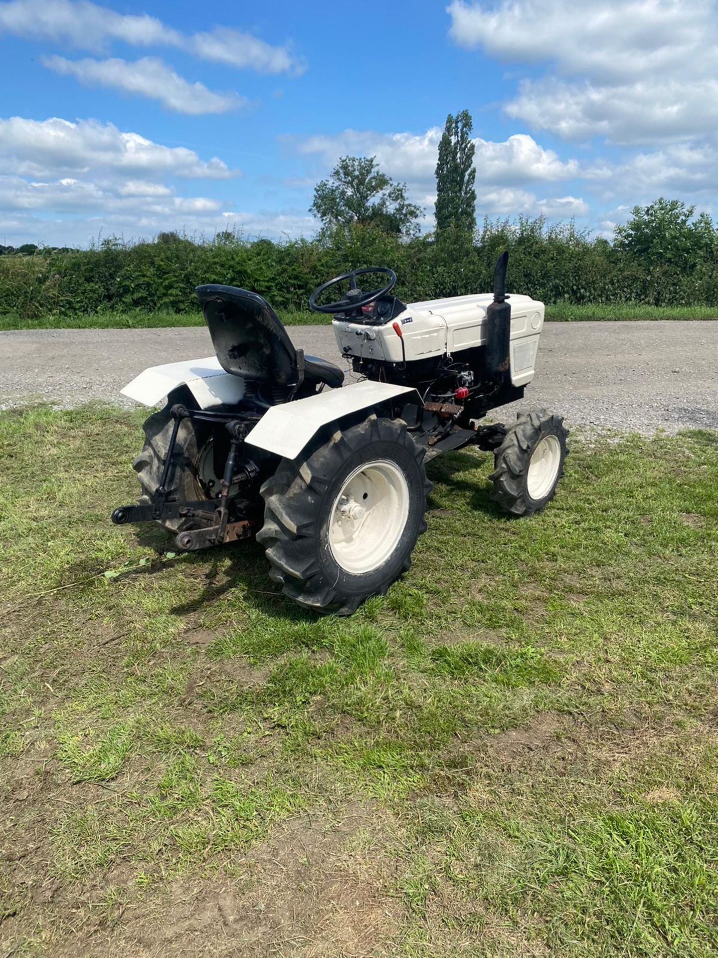 YANMAR YM169D COMPACT TRACTOR, RUNS AND DRIVES, 3 FORWARD GEARS AND REVERSE, PTO SPINS *NO VAT* - Image 5 of 6