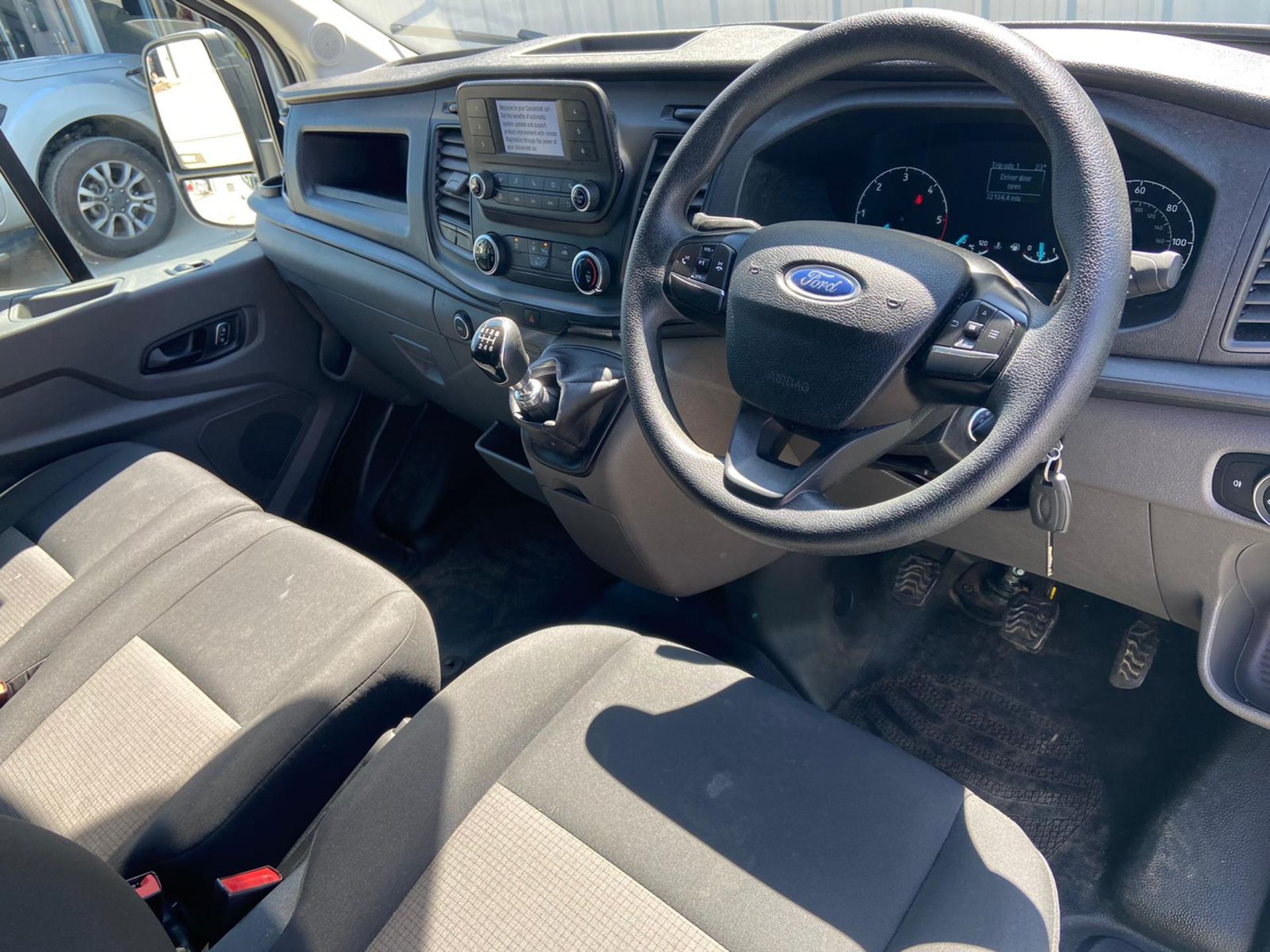 2020/20 REG FORD TRANSIT 350 LEADER ECOBLUE 2.0 DIESEL WHITE LUTON VAN WITH TAIL LIFT, 32,000 MILES - Image 15 of 16