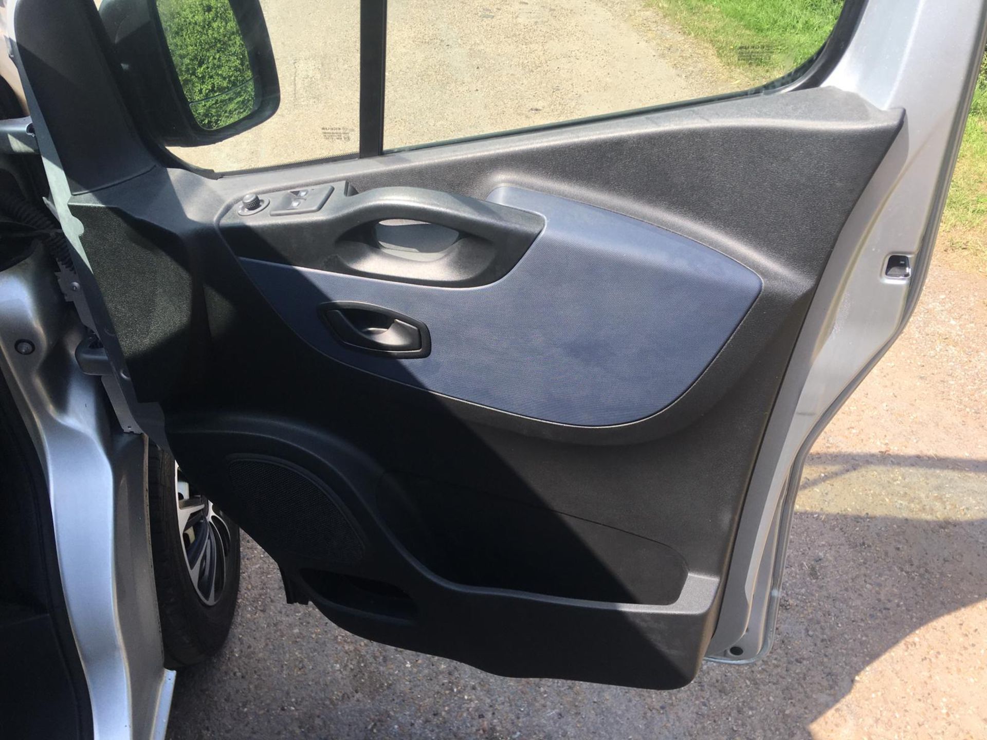 2019 VAUXHALL VIVARO 2700 CDTI S/S SILVER PANEL VAN, 1.6 DIESEL ENGINE, 54,566 MILES *NO VAT* - Image 12 of 21