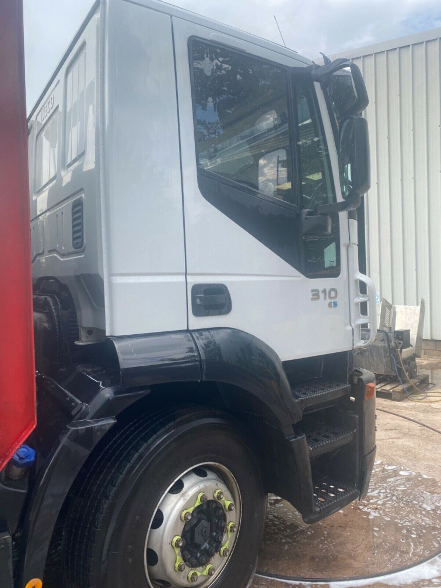 2009/09 REG IVECO STRALIS AD260S31Y/PT DAY BEAVERTAIL PLANT LORRY, SHOWING 1 FORMER KEEPER *PLUS VAT - Image 3 of 12