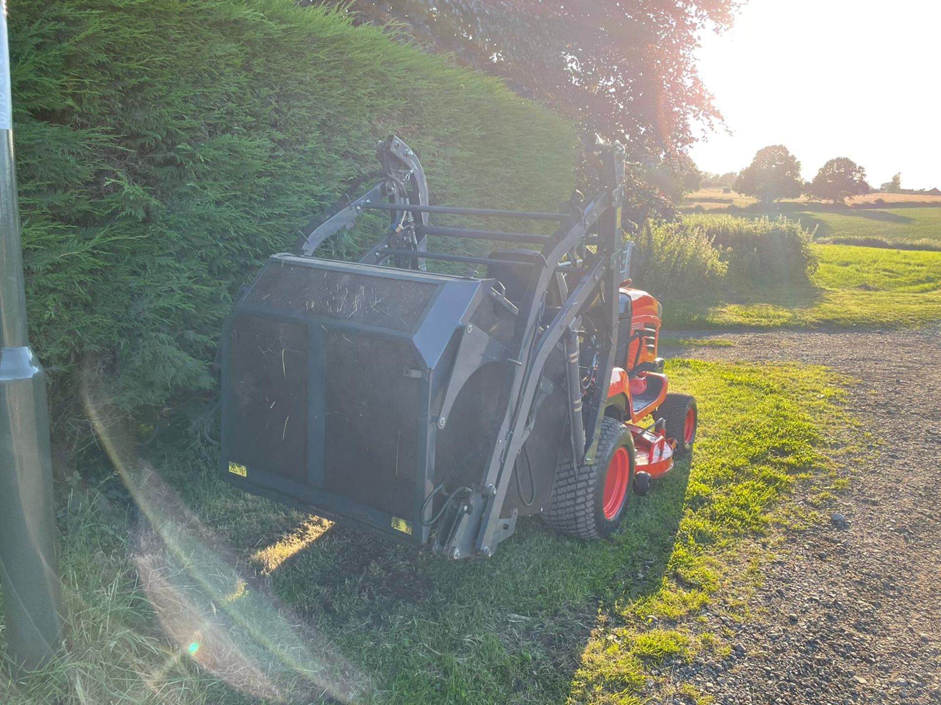 2015 KUBOTA G23-II HIGH TIP RIDE ON MOWER, RUNS DRIVES CUTS COLLECTS WELL, A LOW 533 HOURS*PLUS VAT - Image 7 of 19