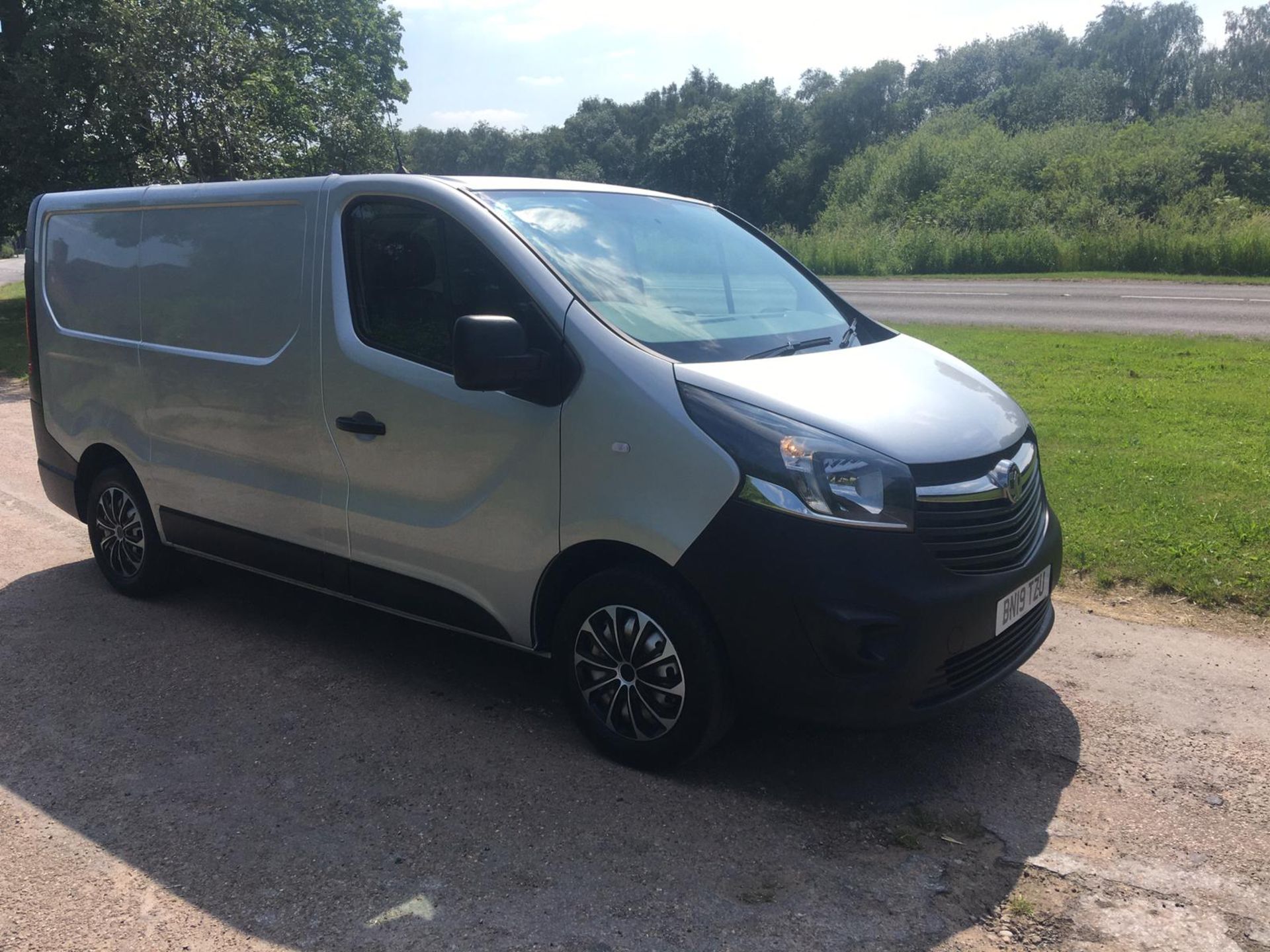 2019 VAUXHALL VIVARO 2700 CDTI S/S SILVER PANEL VAN, 1.6 DIESEL ENGINE, 54,566 MILES *NO VAT*