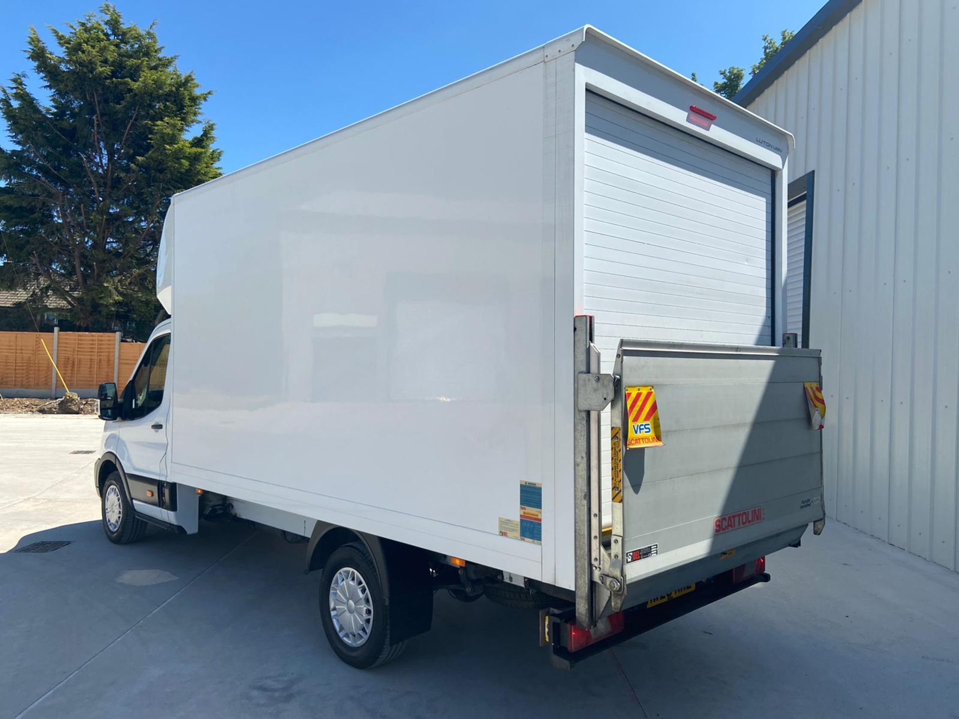 2020/20 REG FORD TRANSIT 350 LEADER ECOBLUE 2.0 DIESEL WHITE LUTON VAN WITH TAIL LIFT, 32,000 MILES - Image 6 of 16