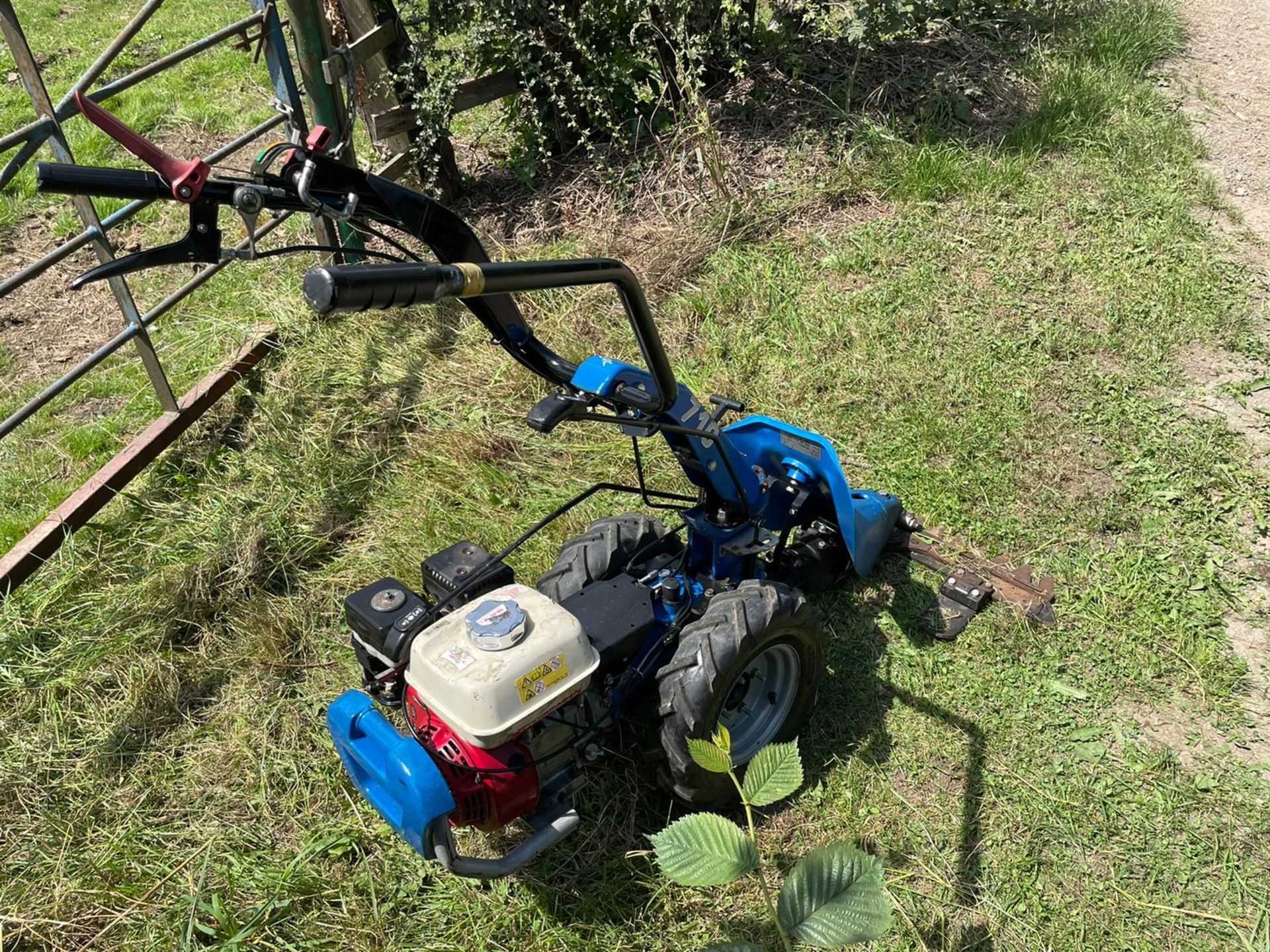 BCS 710 SELF PROPELLED PETROL WALK BEHIND MULTI TOOL WITH SCYTHE MOWER TOOL *PLUS VAT* - Image 4 of 8