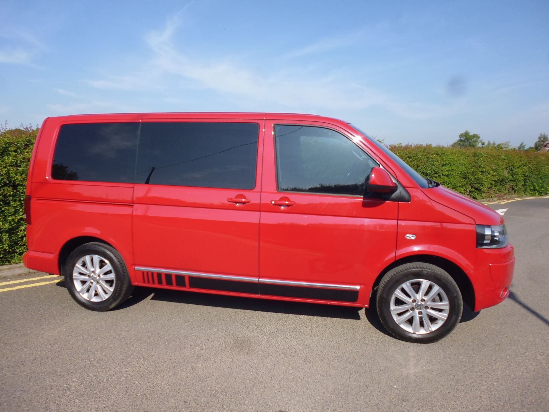 2015 VOLKSWAGEN RED CARAVELLE EXECUTIVE BMT TDI, AUTO, 2.0 DIESEL *NO VAT*