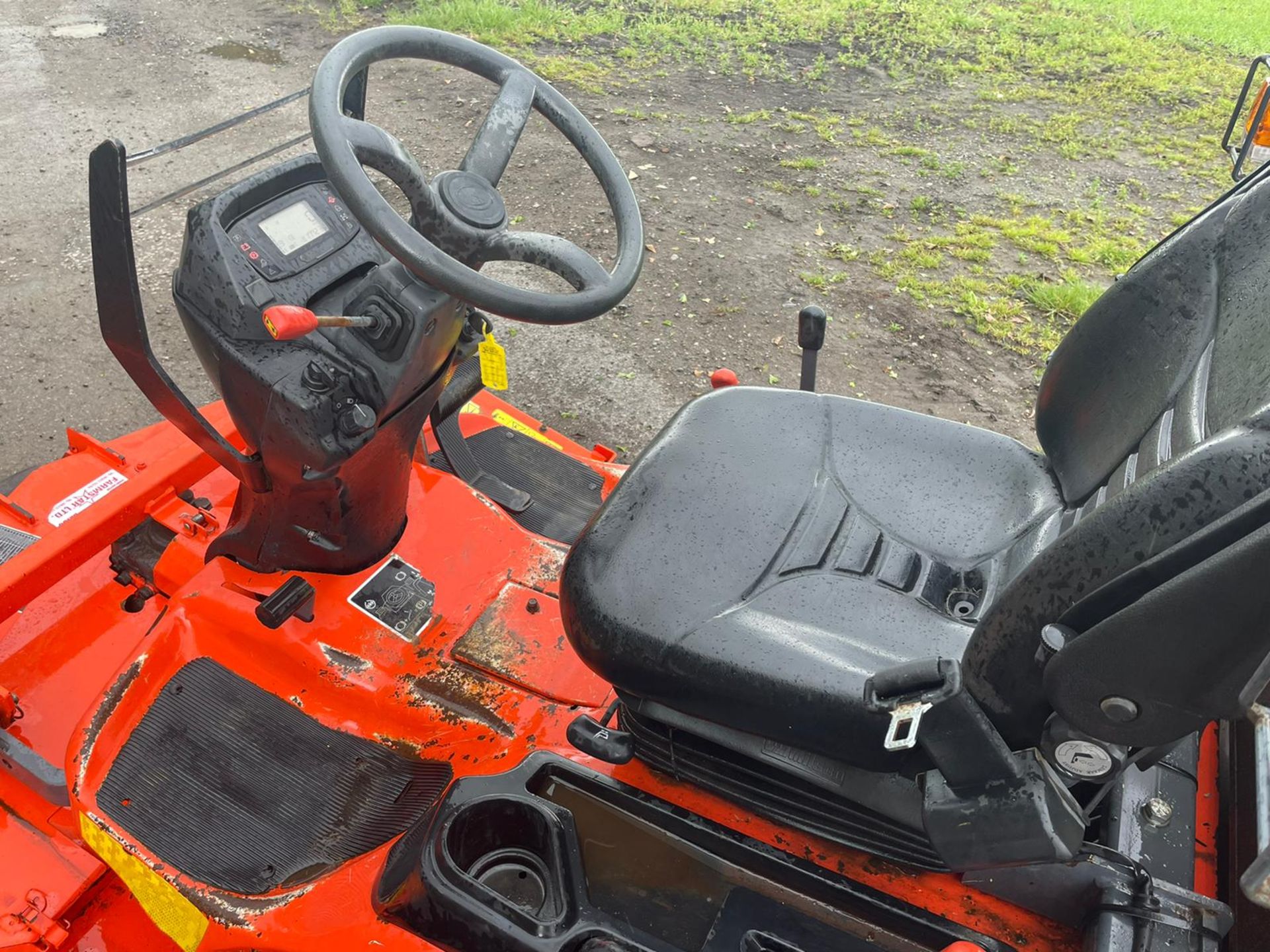 2014 KUBOTA F3890 RIDE ON MOWER, RUNS DRIVES AND CUTS, SHOWING A LOW 1772 HOURS *PLUS VAT* - Image 7 of 7