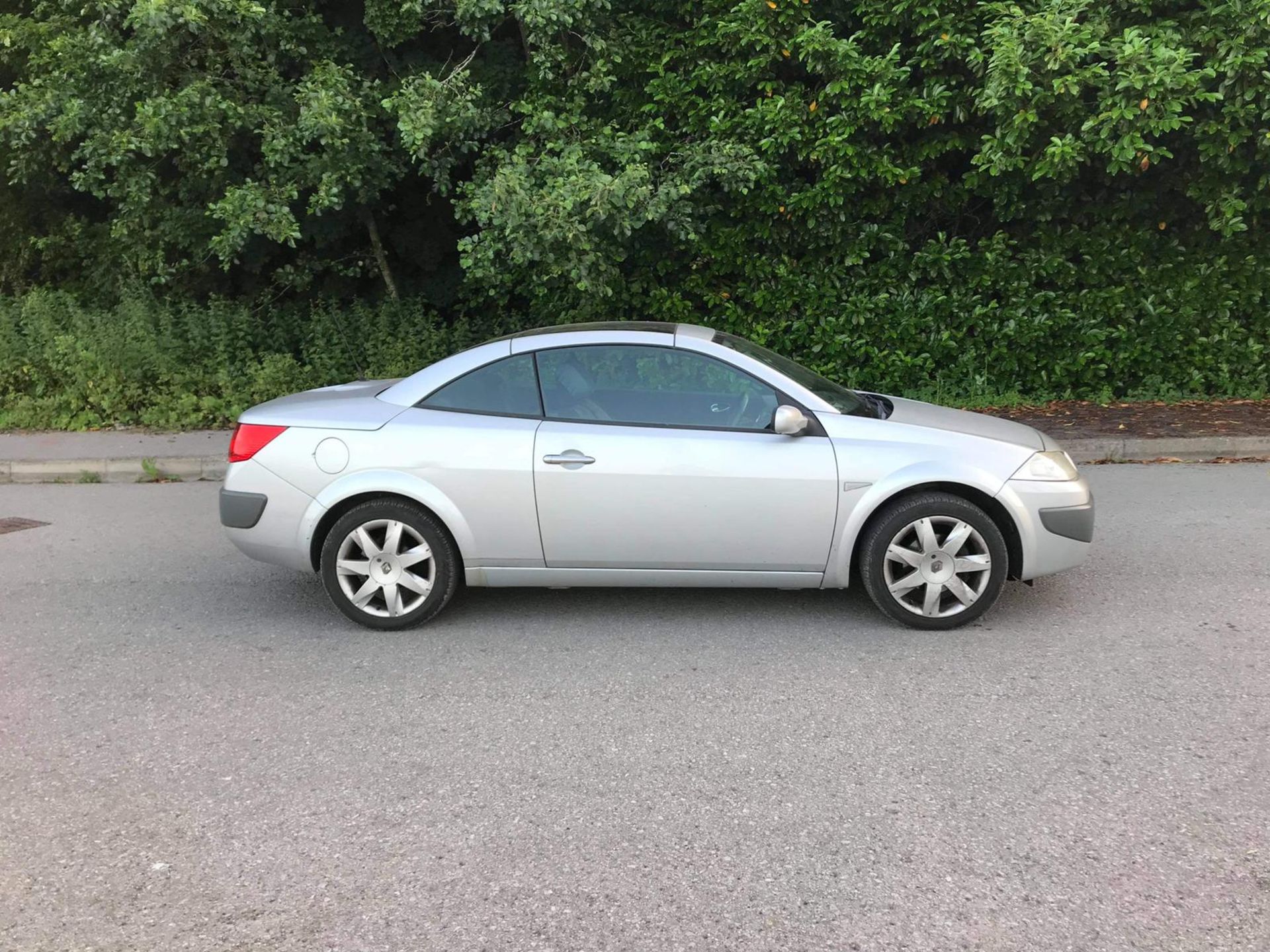 2007 RENAULT MEGANE DYNAMIQUE SILVER CONVERTIBLE, 1.6 PETROL ENGINE, 85K MILES *NO VAT* - Image 8 of 12