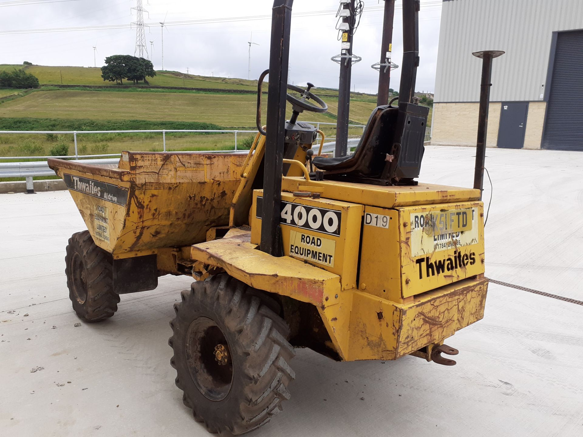 THWAITES 2 TONNE DUMPER, STARTS DRIVES TIPS, CHASSIS PLATE SHOWS 1998, WAS ROAD REGISTERED IN 2001 - Image 4 of 5