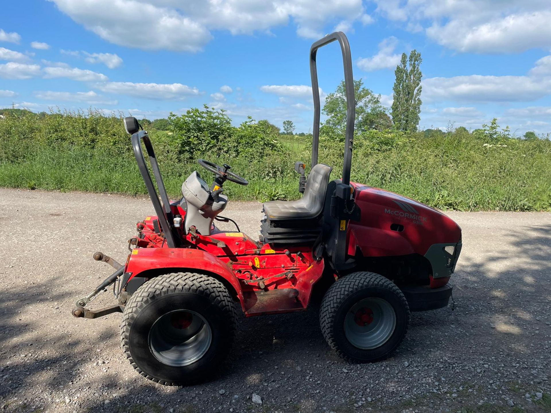 2003 McCORMICK G30R REVERSE COMPACT TRACTOR, RUNS AND DRIVES, SHOWING 397 HOURS *PLUS VAT* - Image 9 of 13