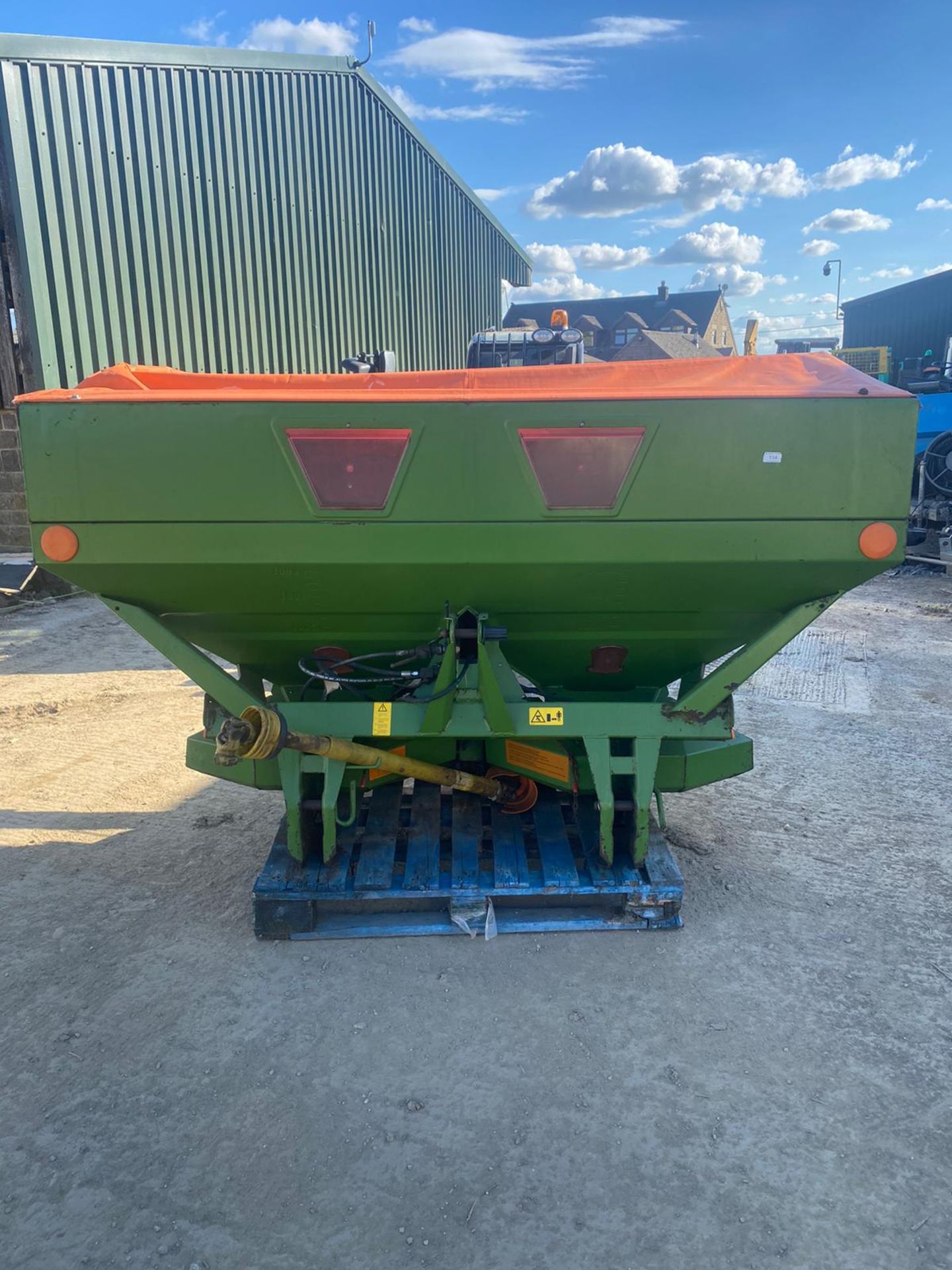 AMAZONE ZAM1000 FERTILISER SPREADER, IN WORKING ORDER, COMES WITH PTO *NO VAT* - Image 2 of 4