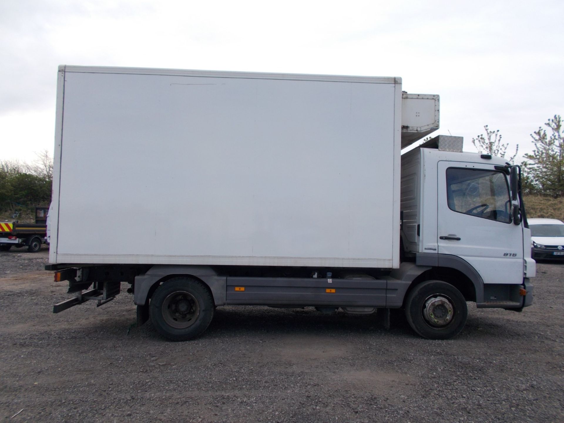 2010 MERCEDES ATEGO 815 DAY WHITE INSULATED VAN, DOUBLE FRIDEG COMPARTMENT *PLUS VAT* - Image 8 of 24