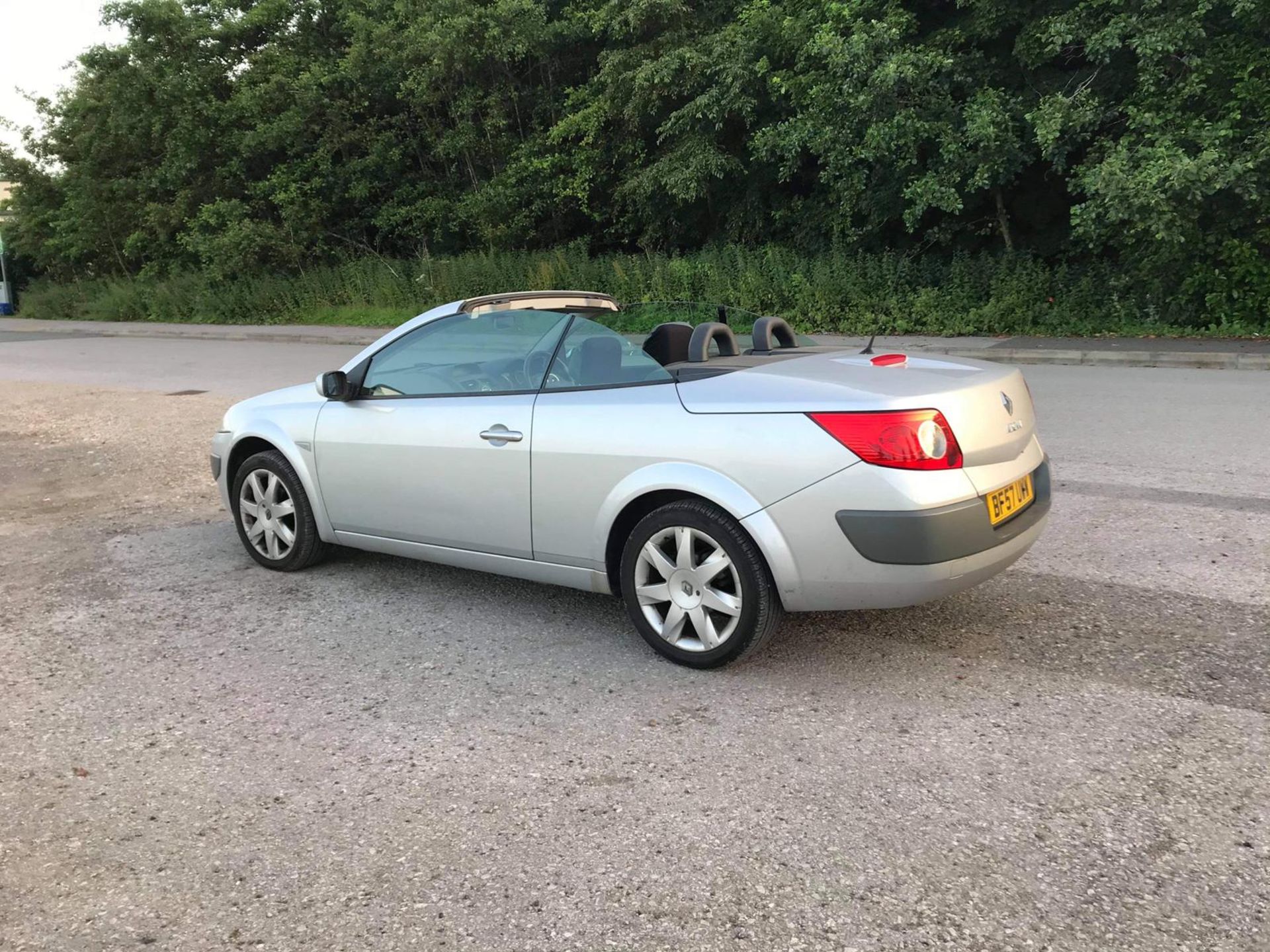 2007 RENAULT MEGANE DYNAMIQUE SILVER CONVERTIBLE, 1.6 PETROL ENGINE, 85K MILES *NO VAT* - Image 6 of 12